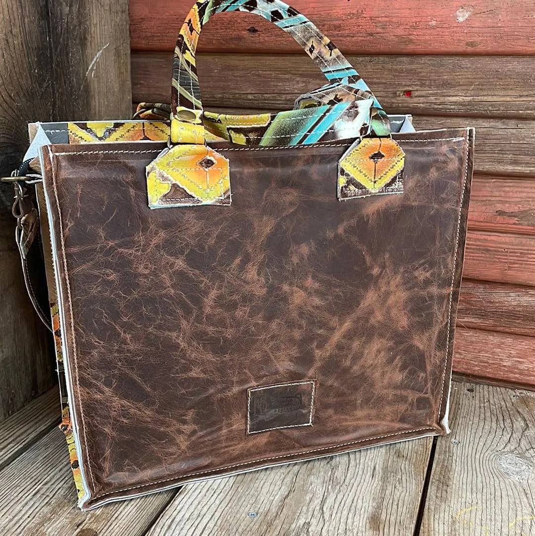 017 Clerk - Palomino w/ Aurora Navajo