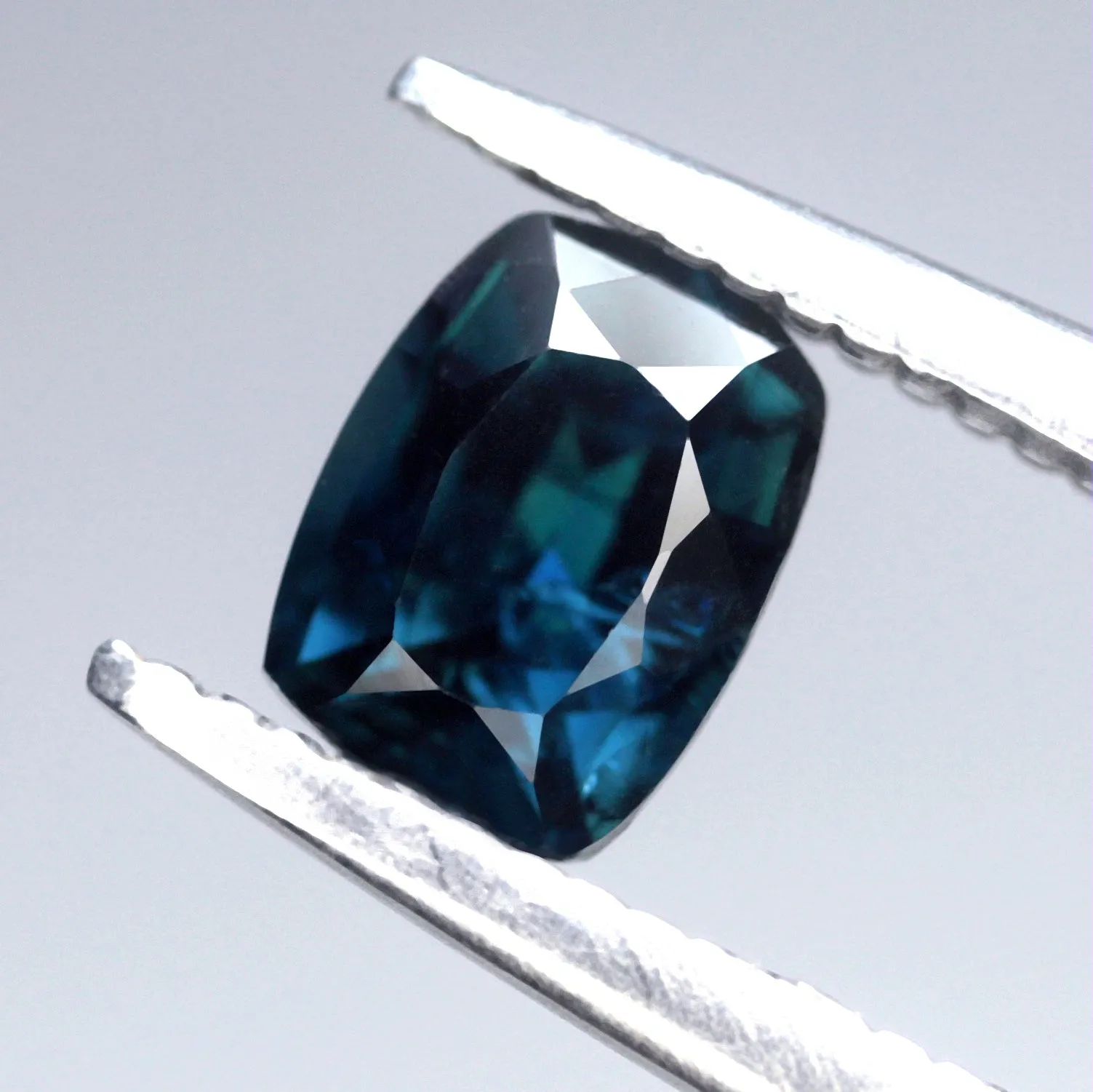 0.70ct Certified Natural Teal Sapphire