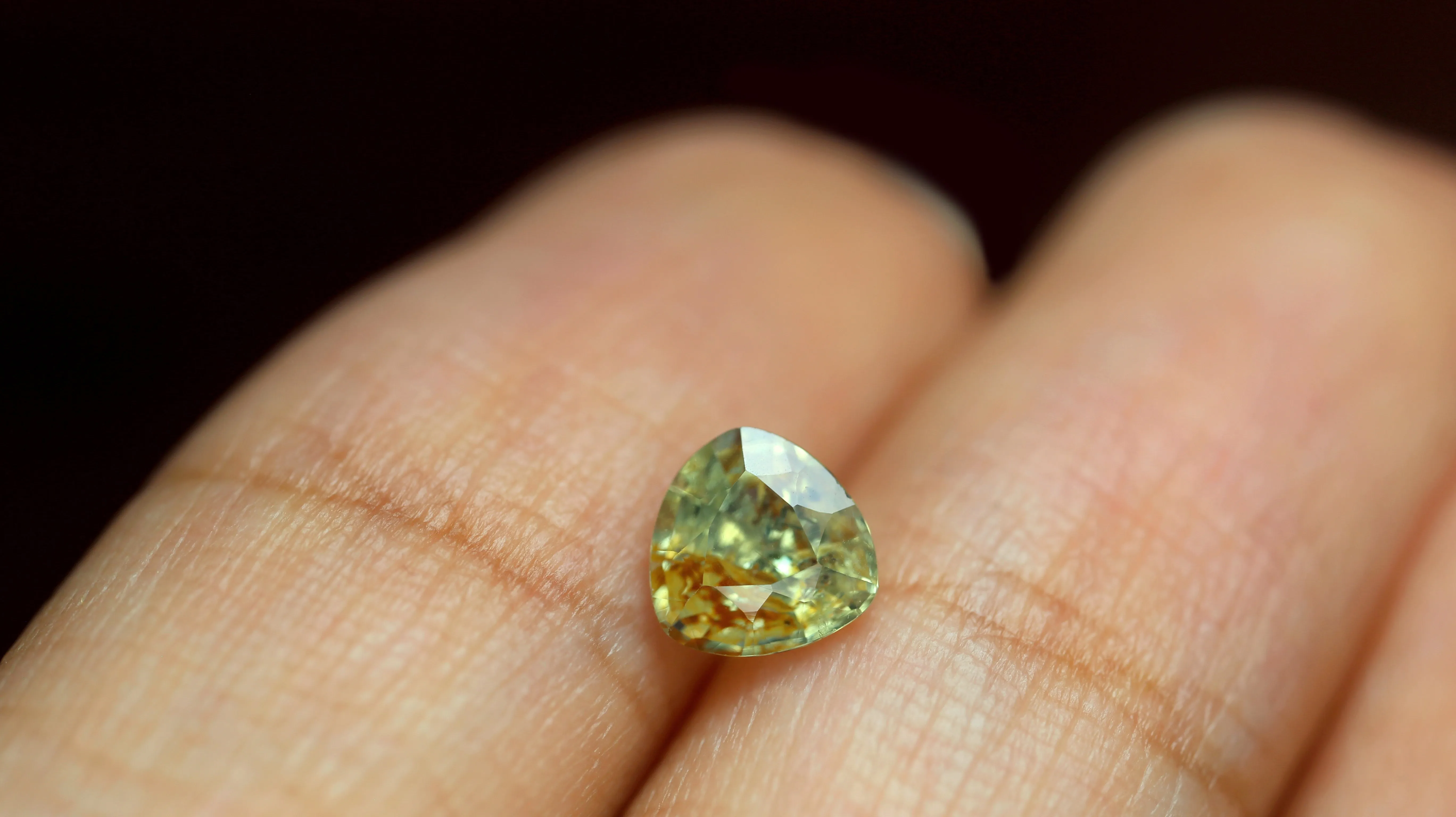 0.85ct Certified Natural Lime Yellow Sapphire
