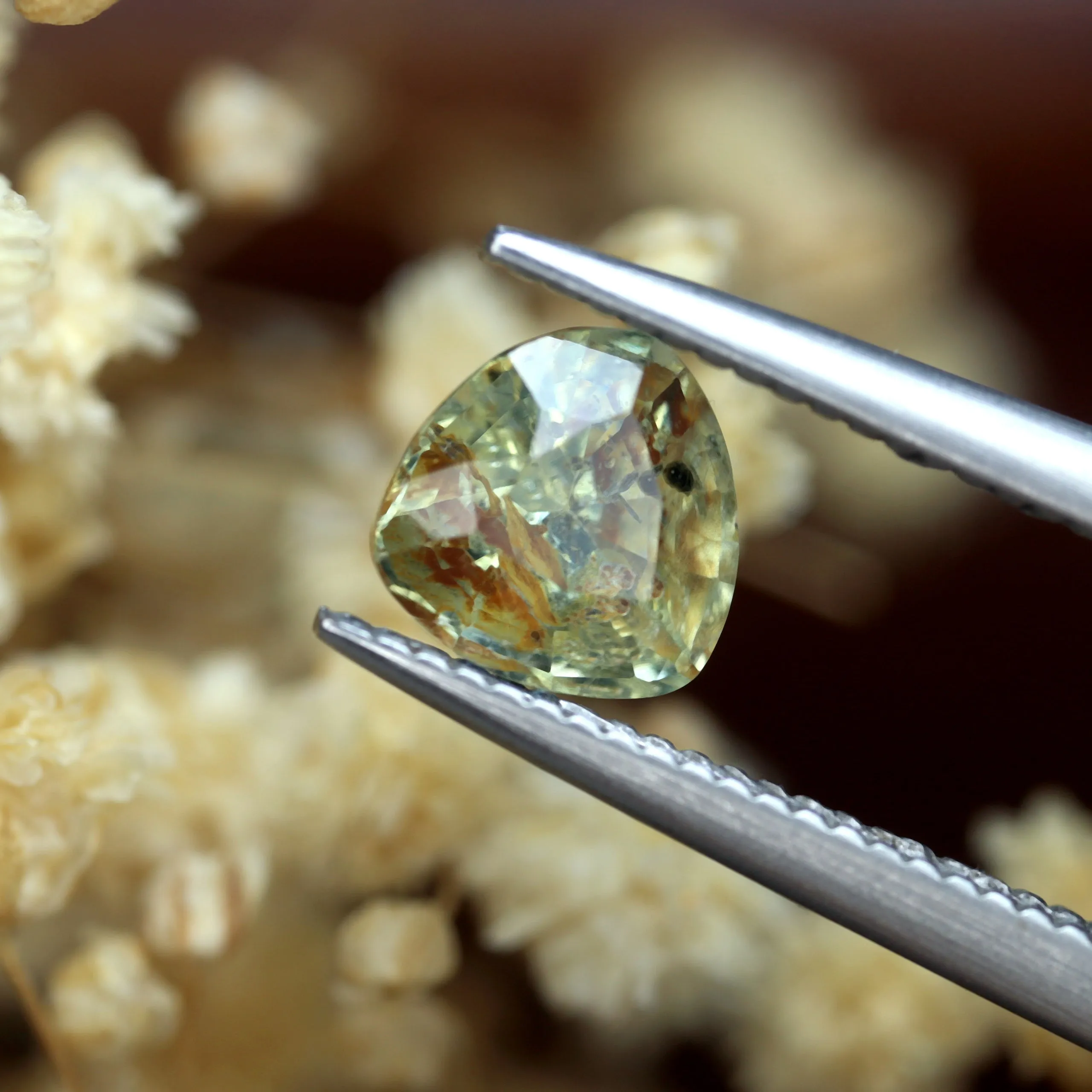 0.85ct Certified Natural Lime Yellow Sapphire