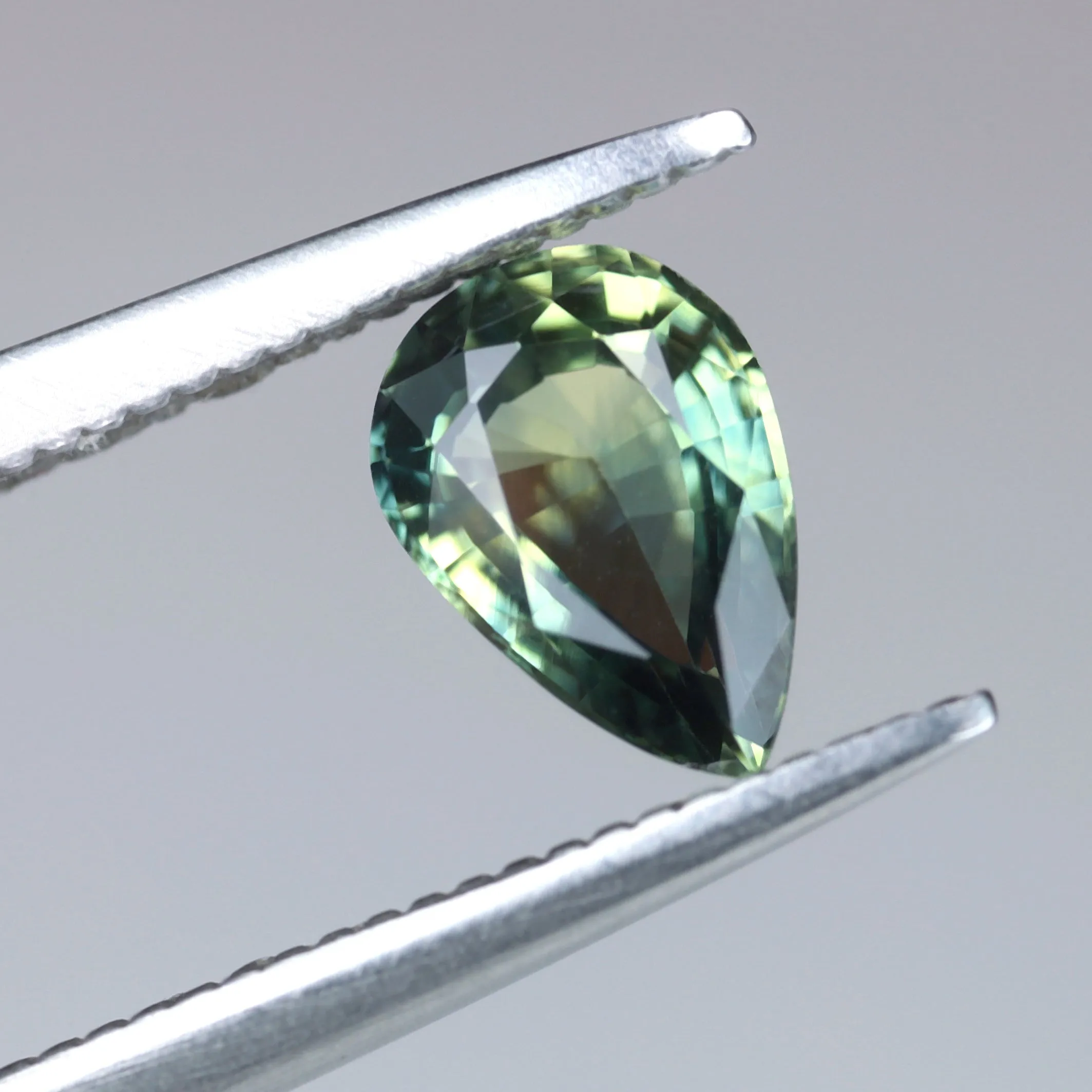 0.90ct Certified Natural Bicolor Sapphire
