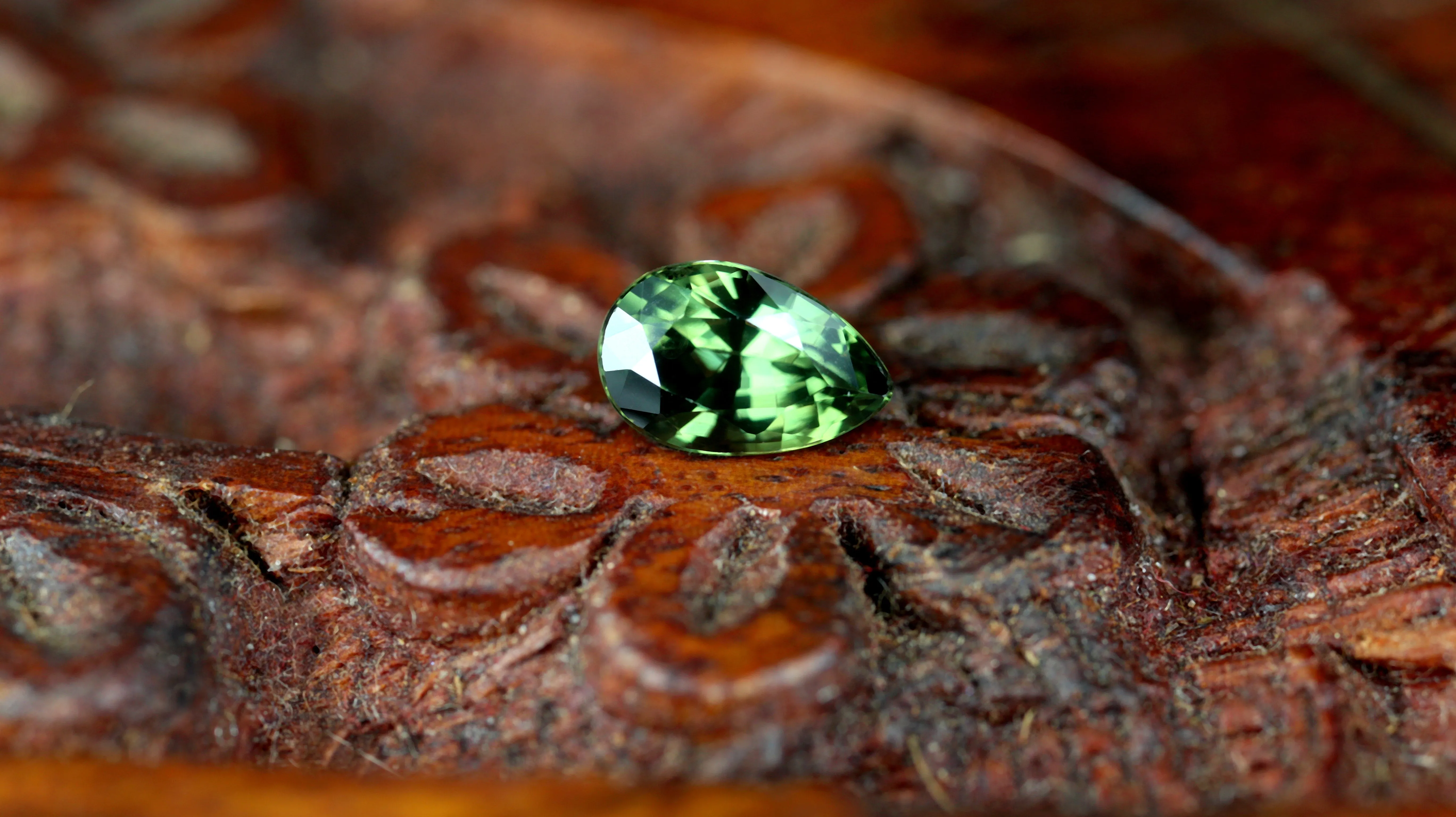 0.90ct Certified Natural Green Sapphire