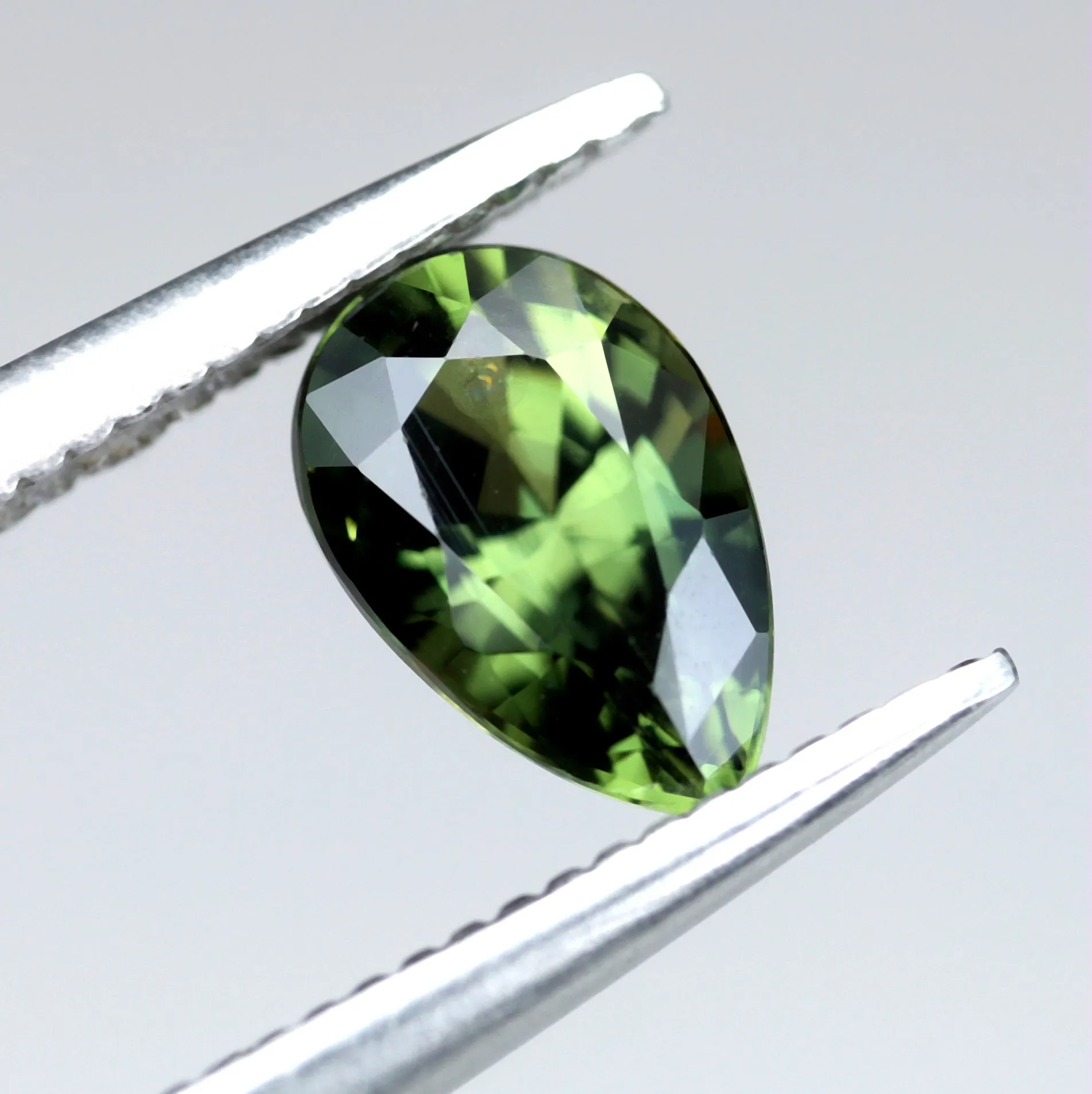 0.90ct Certified Natural Green Sapphire