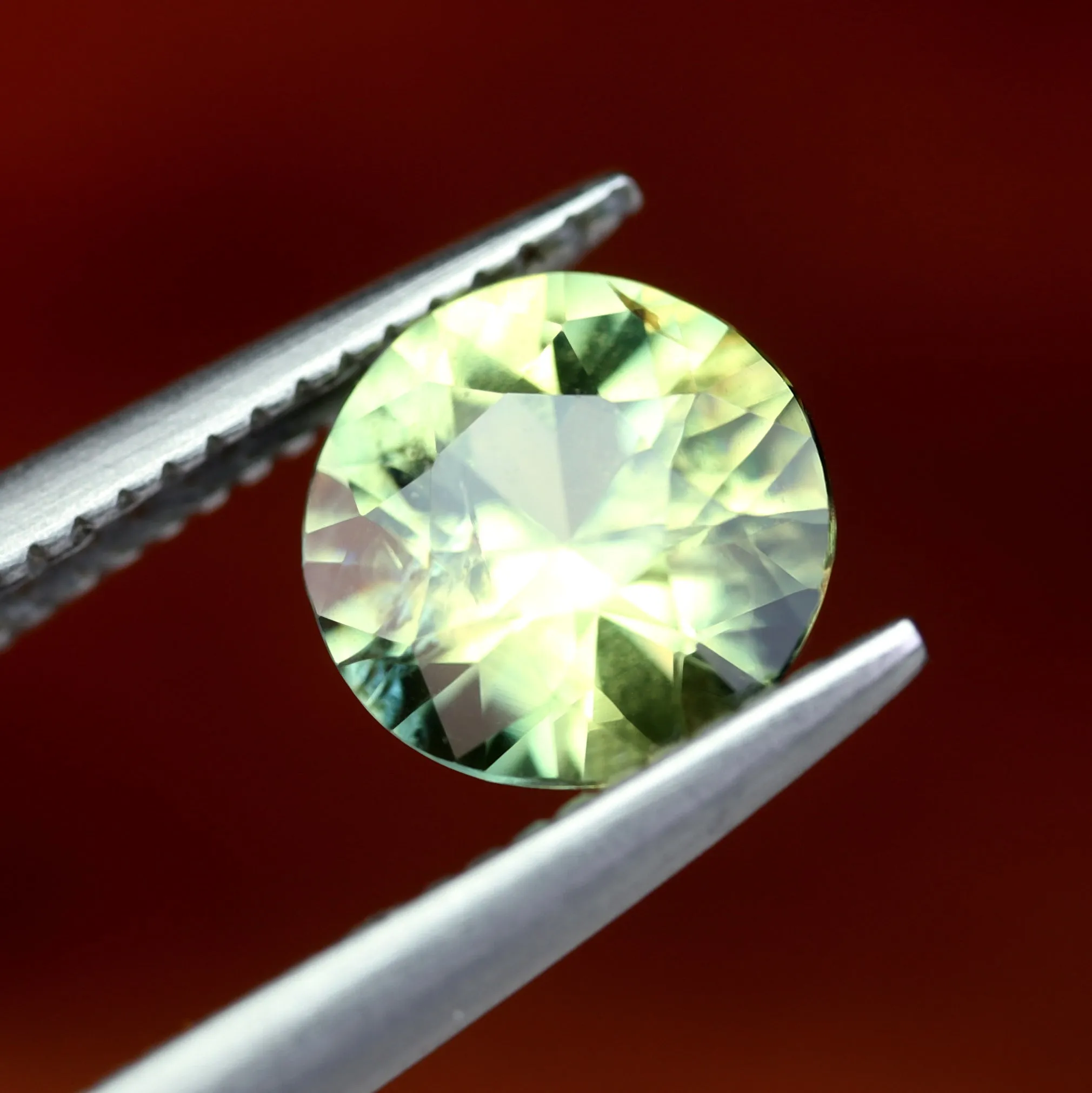0.93ct Certified Natural Yellow Green Sapphire