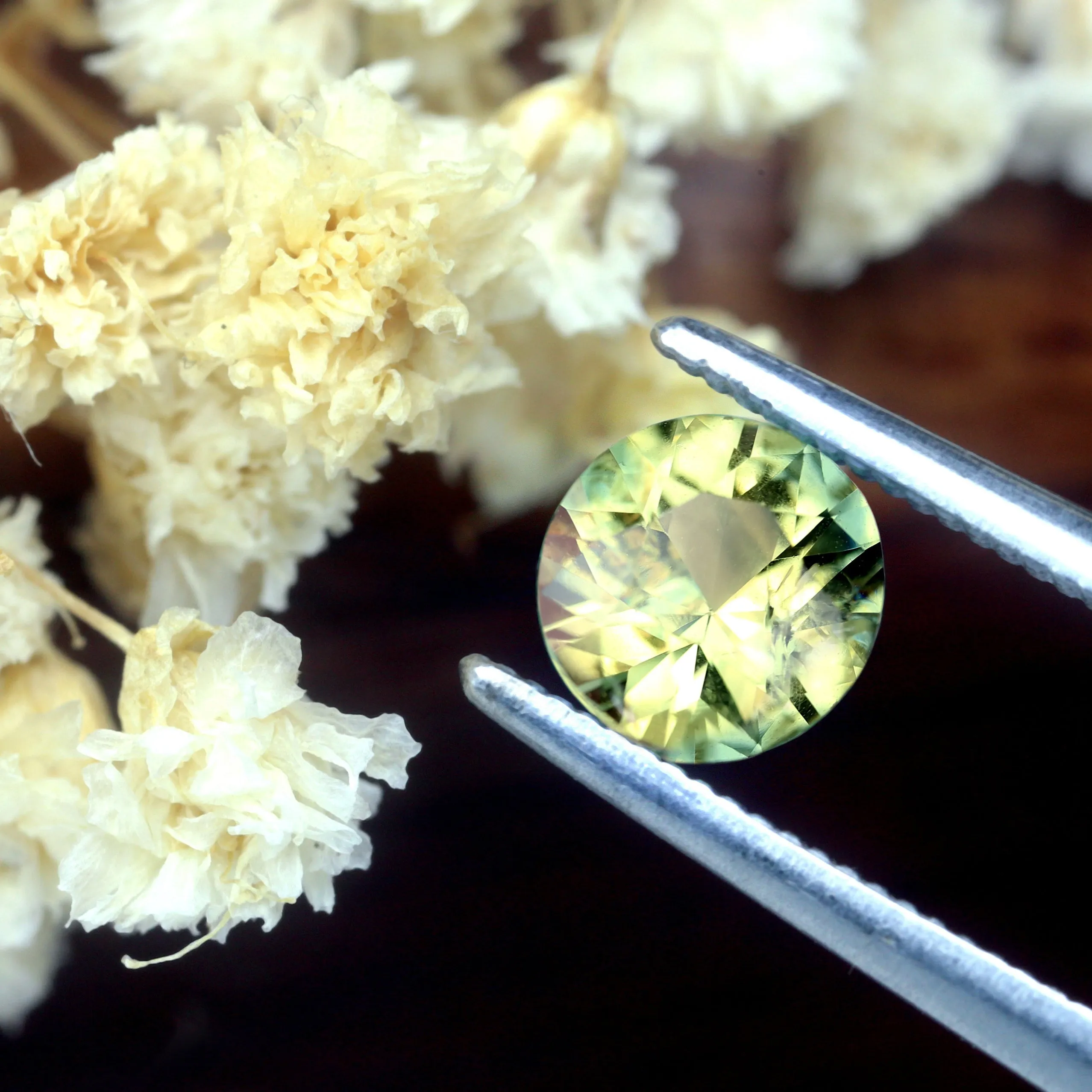 0.93ct Certified Natural Yellow Green Sapphire