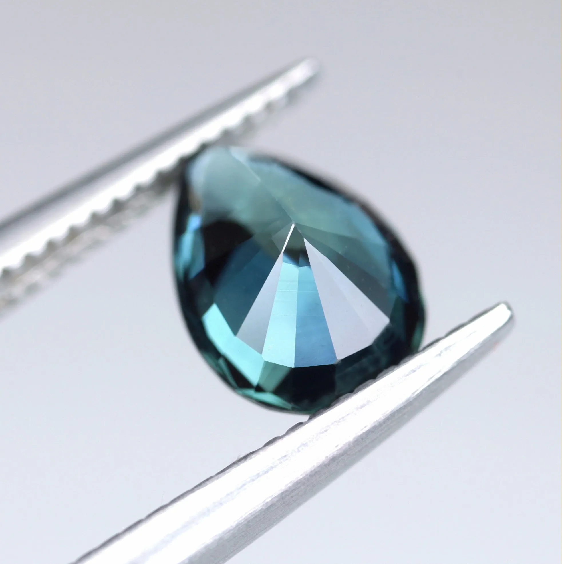 1.07ct Certified Natural Teal Sapphire