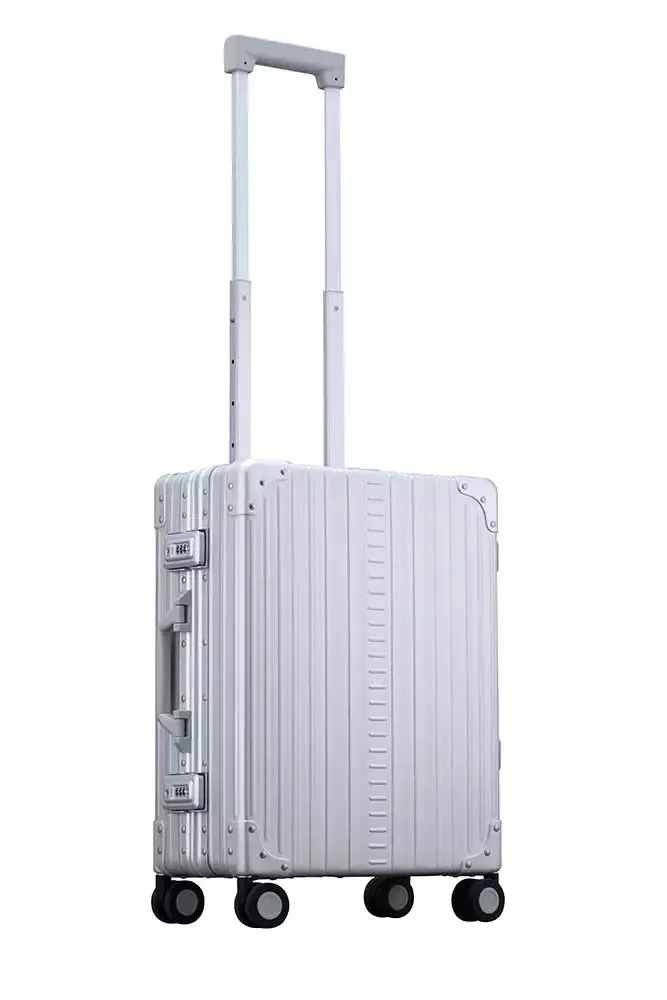 Aleon 21" International Carry-On - Platinum