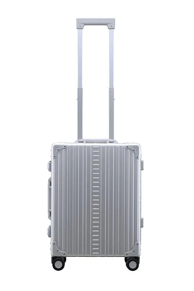 Aleon 21" International Carry-On - Platinum