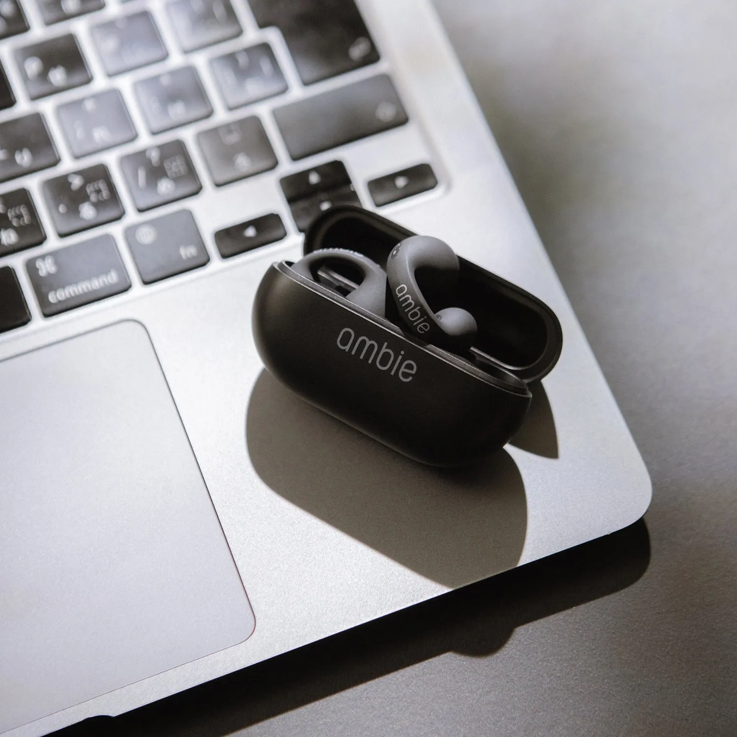 ambie | アンビー　sound earcuffs