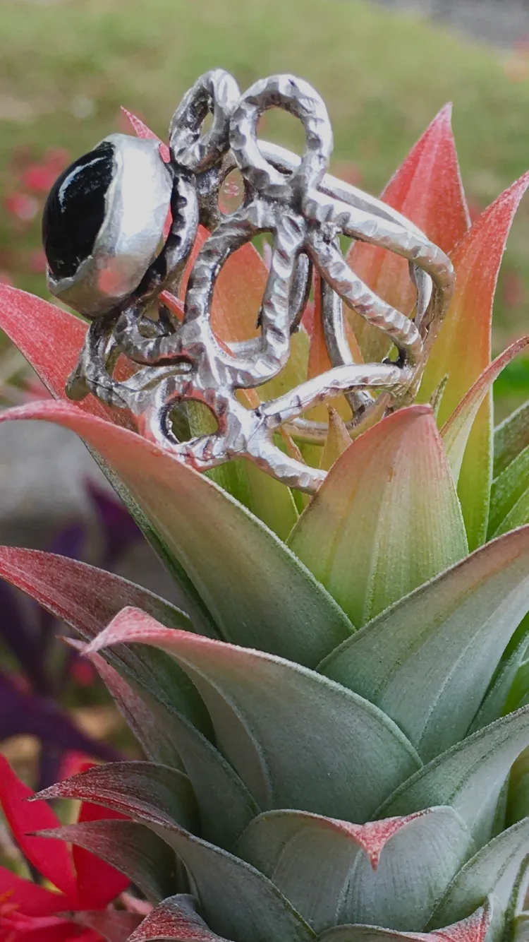 BDV SILVER DETAILED RING W BLACK STONE
