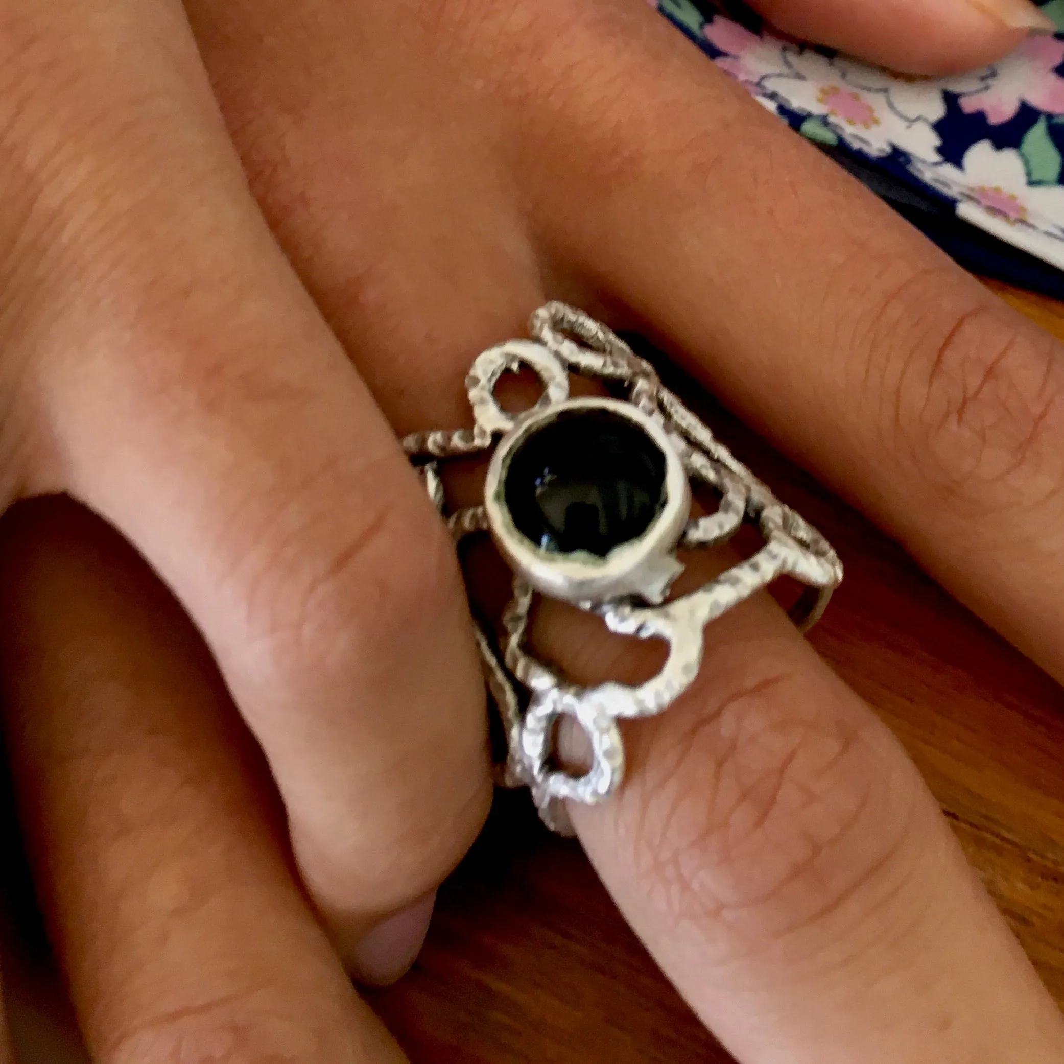 BDV SILVER DETAILED RING W BLACK STONE