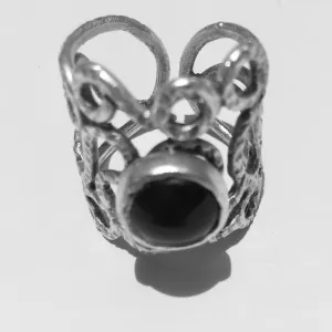 BDV SILVER DETAILED RING W BLACK STONE