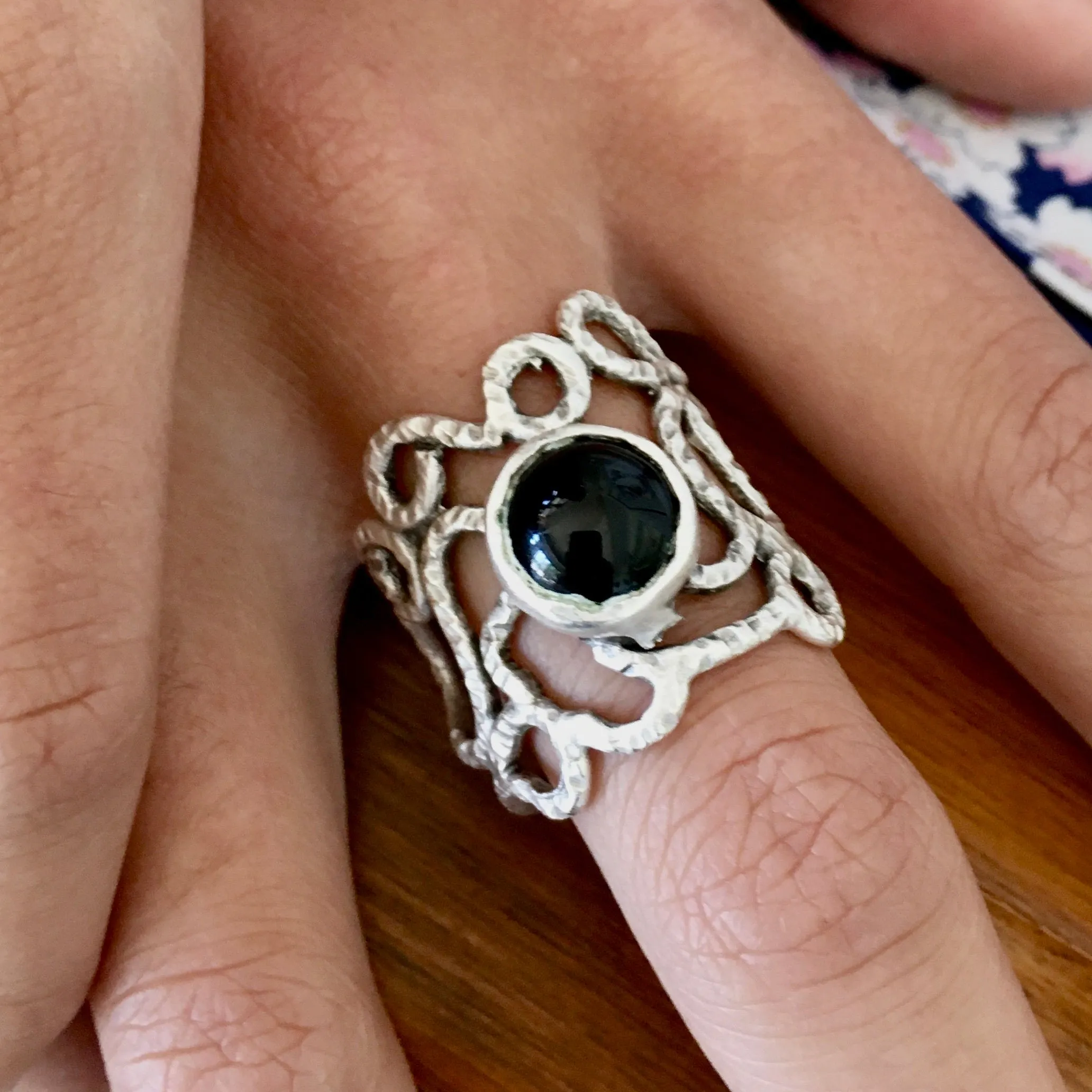 BDV SILVER DETAILED RING W BLACK STONE