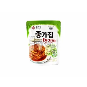 Chongga Mat Kimchi in Pack 200g ~ 韩式泡菜真空包 200g