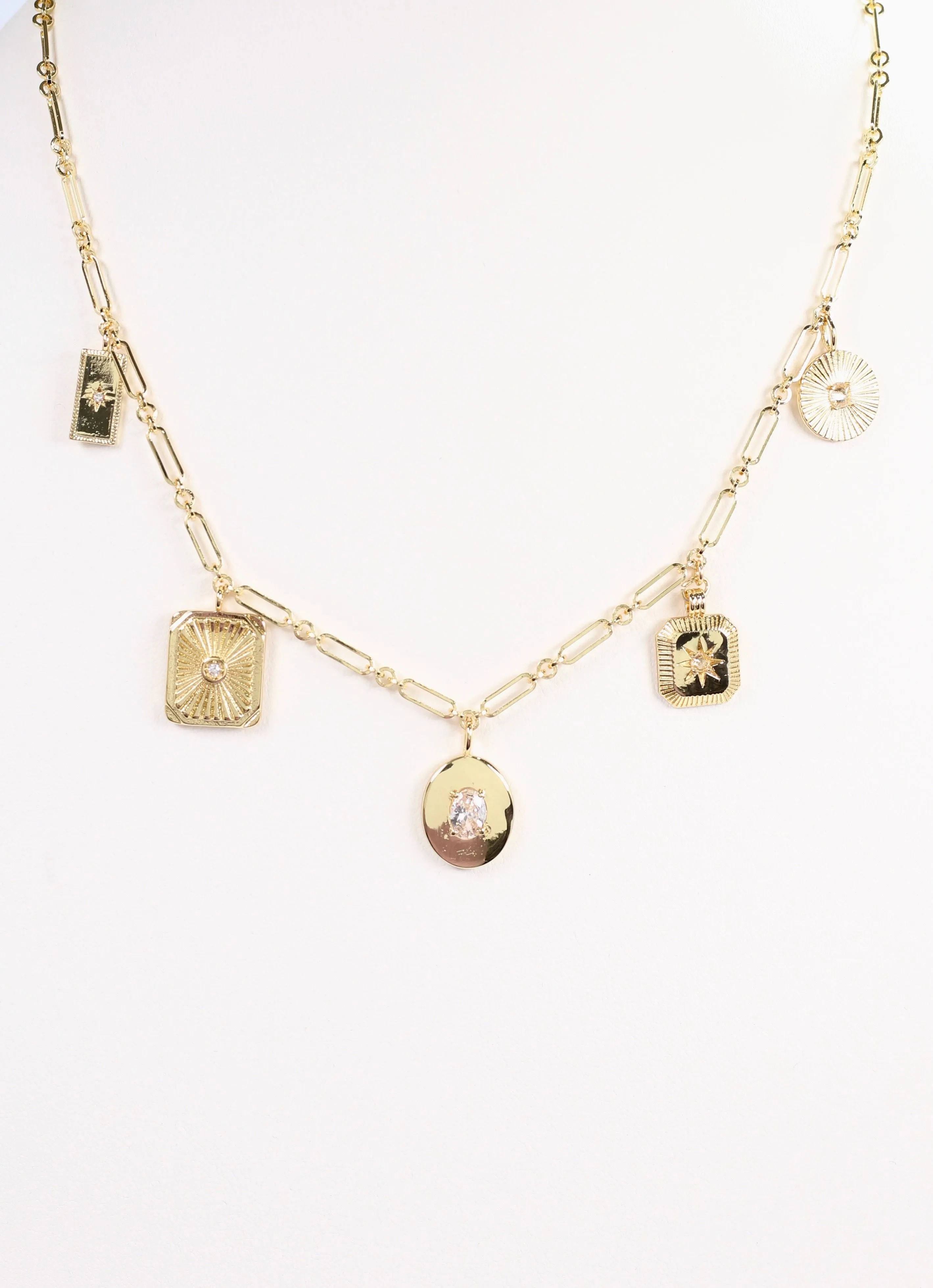 DeLizia Charm Necklace Gold