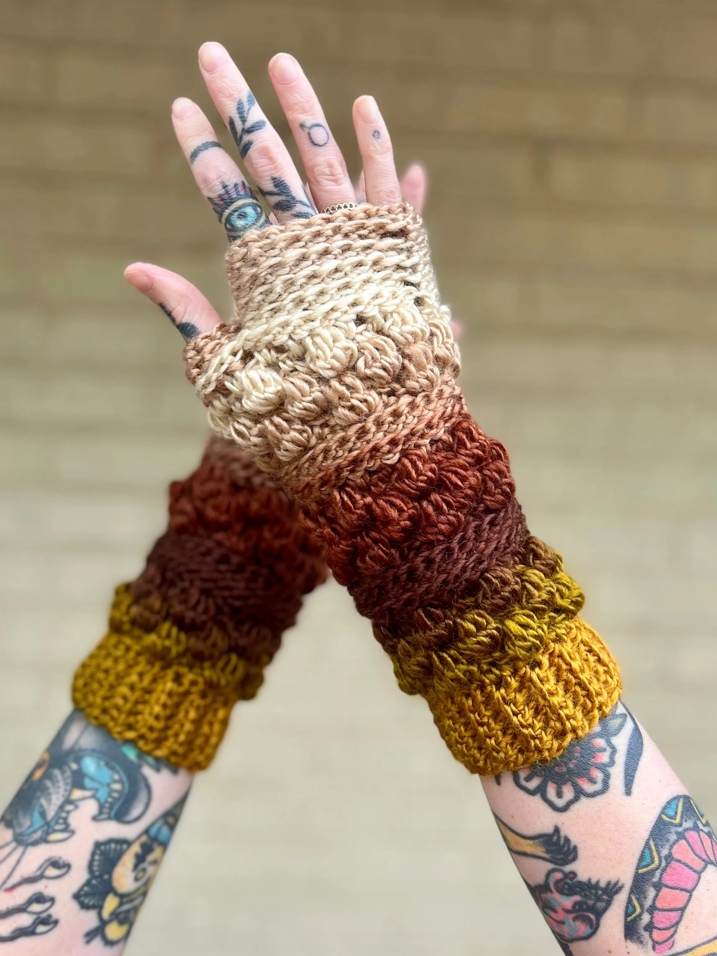 Earthy Wobble Bobble Gloves