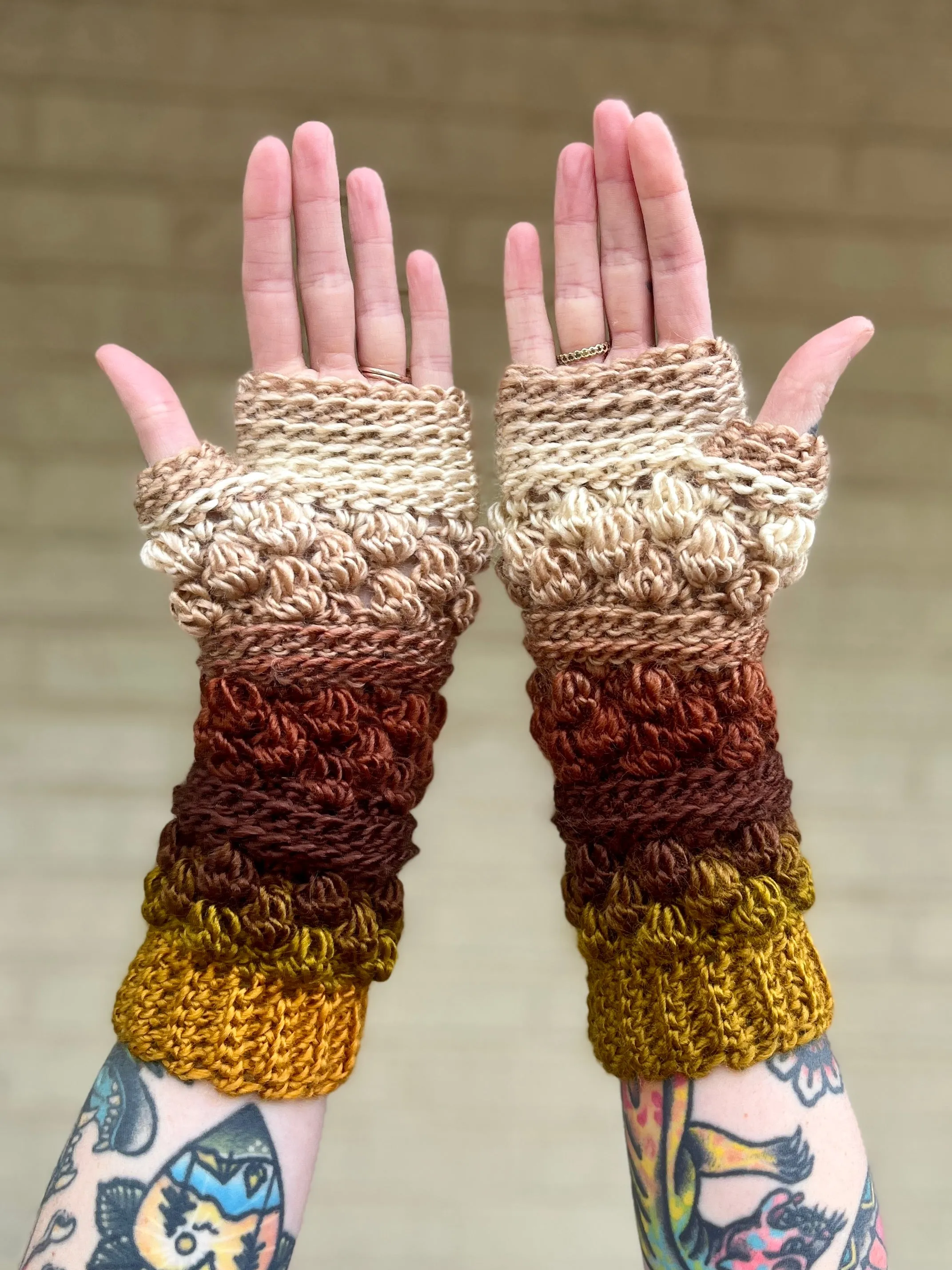 Earthy Wobble Bobble Gloves