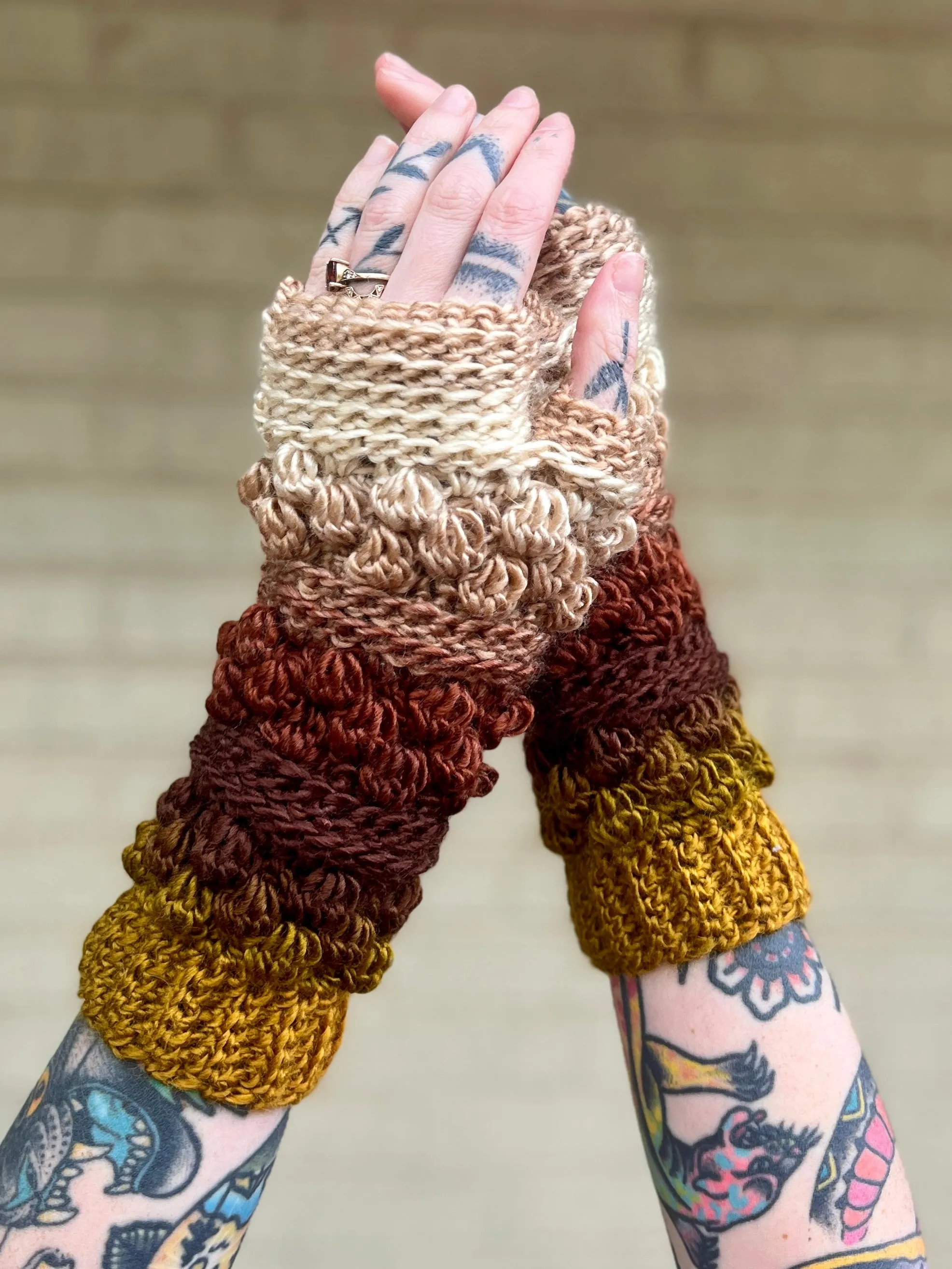Earthy Wobble Bobble Gloves