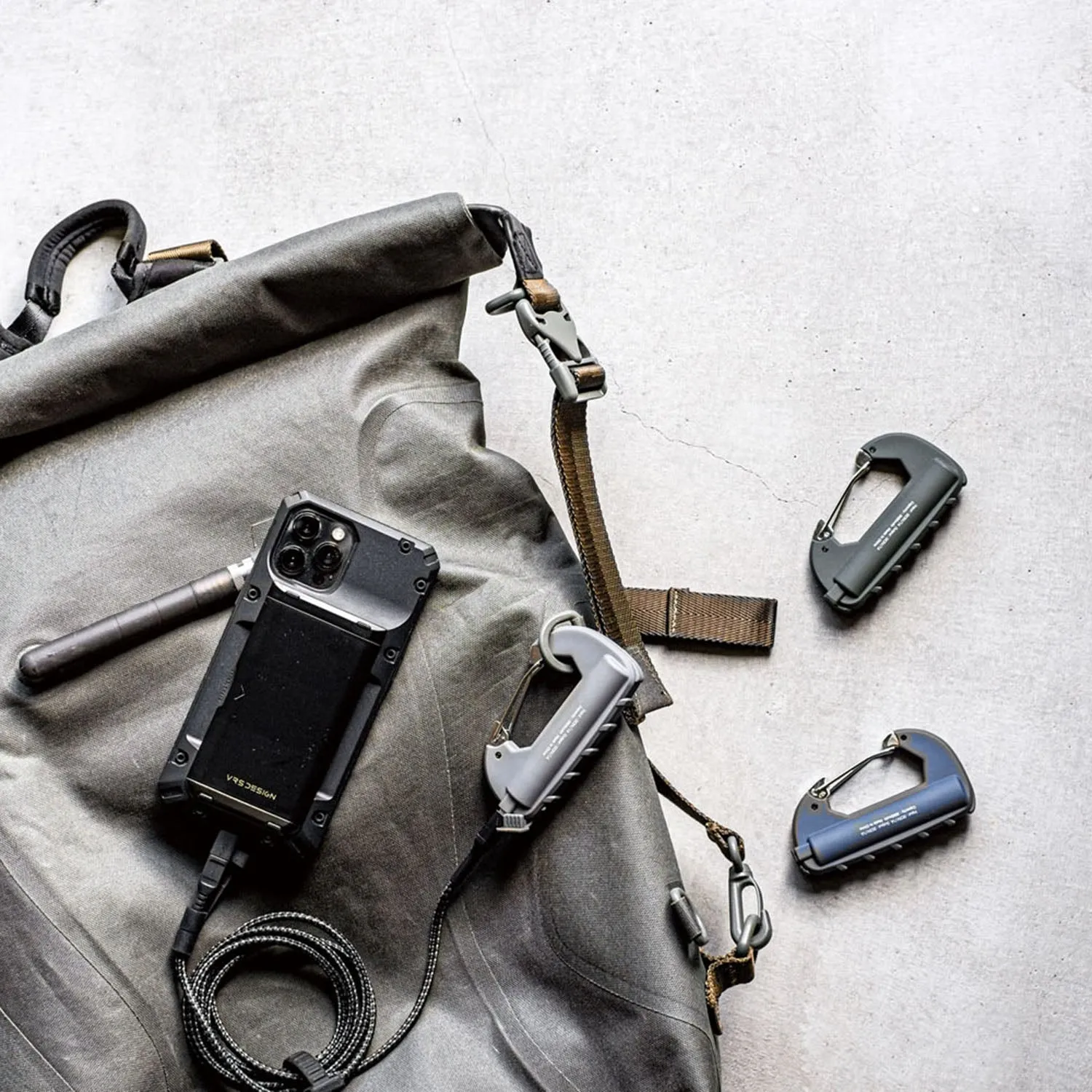 EL COMMUN | エル・コミューン　Carabiner Battery