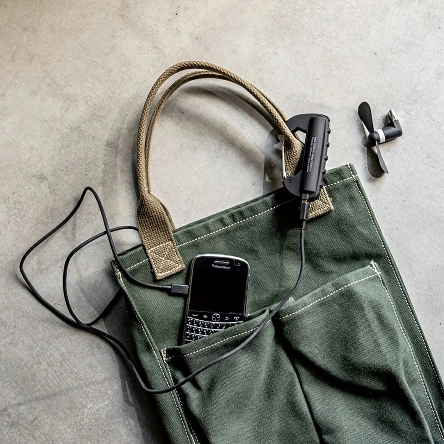 EL COMMUN | エル・コミューン　Carabiner Battery