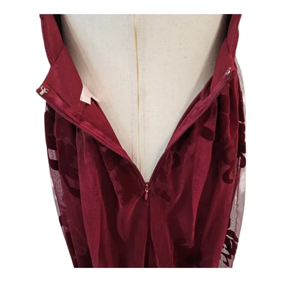 EUC Luxxel Maxi Formal Velvet Gown Feminine Romantic Fairy Wine  Small