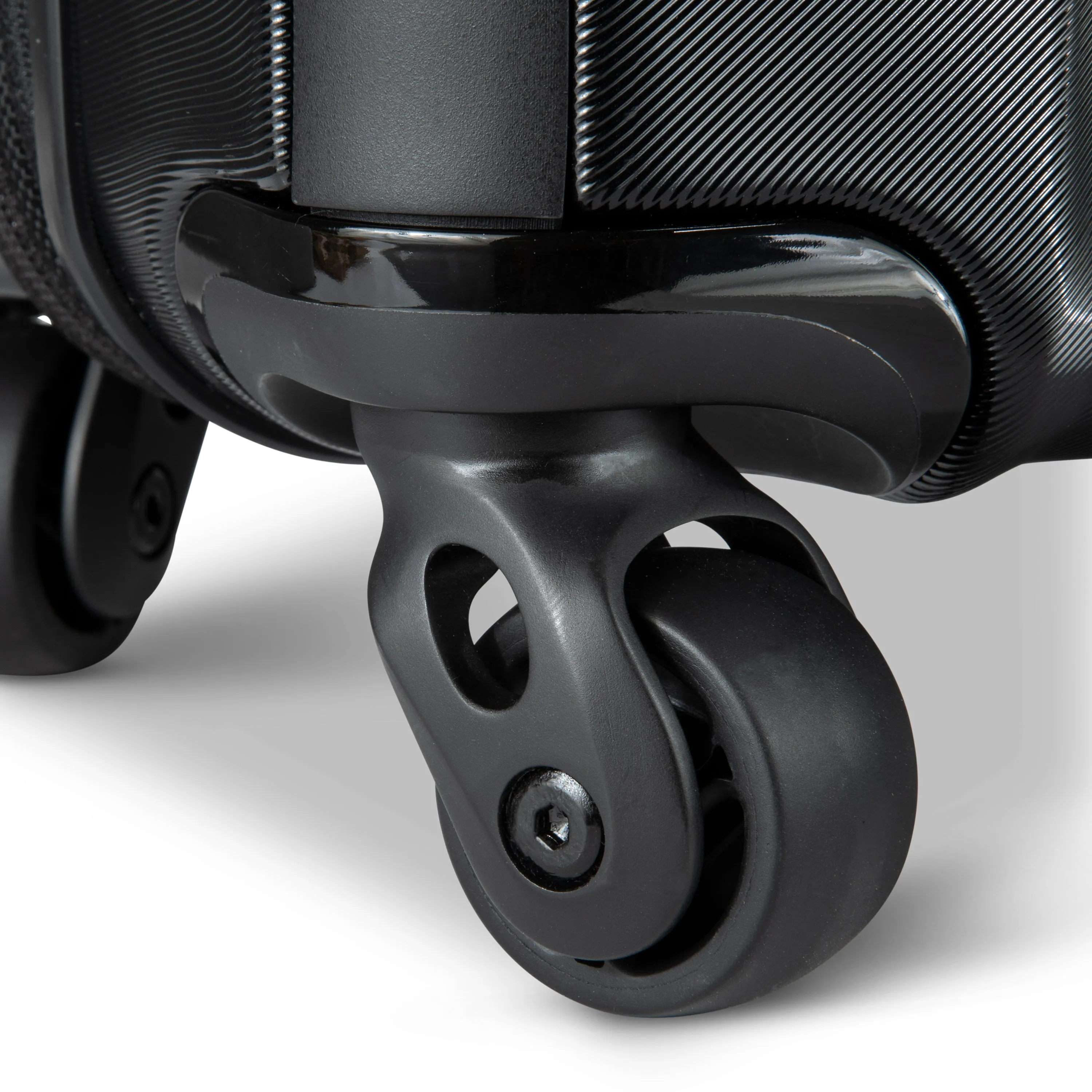 Flight Essentials Hybrid Carry-On