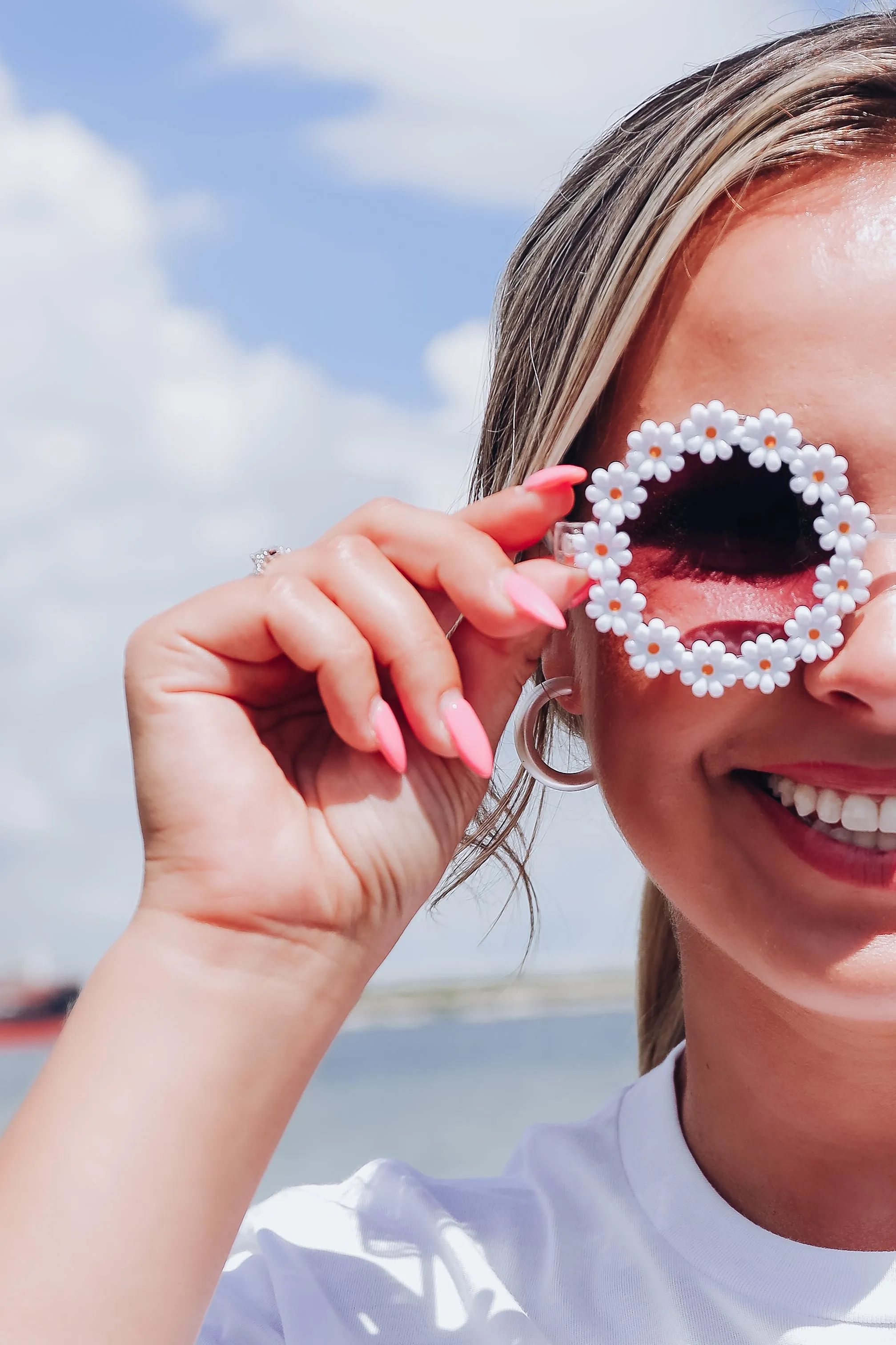Flower Retro Round Sunglasses - White