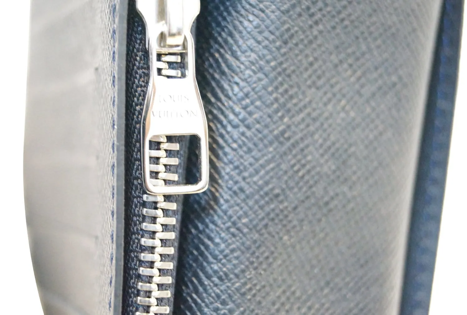 LOUIS VUITTON Brazza Black Taiga Leather Wallet