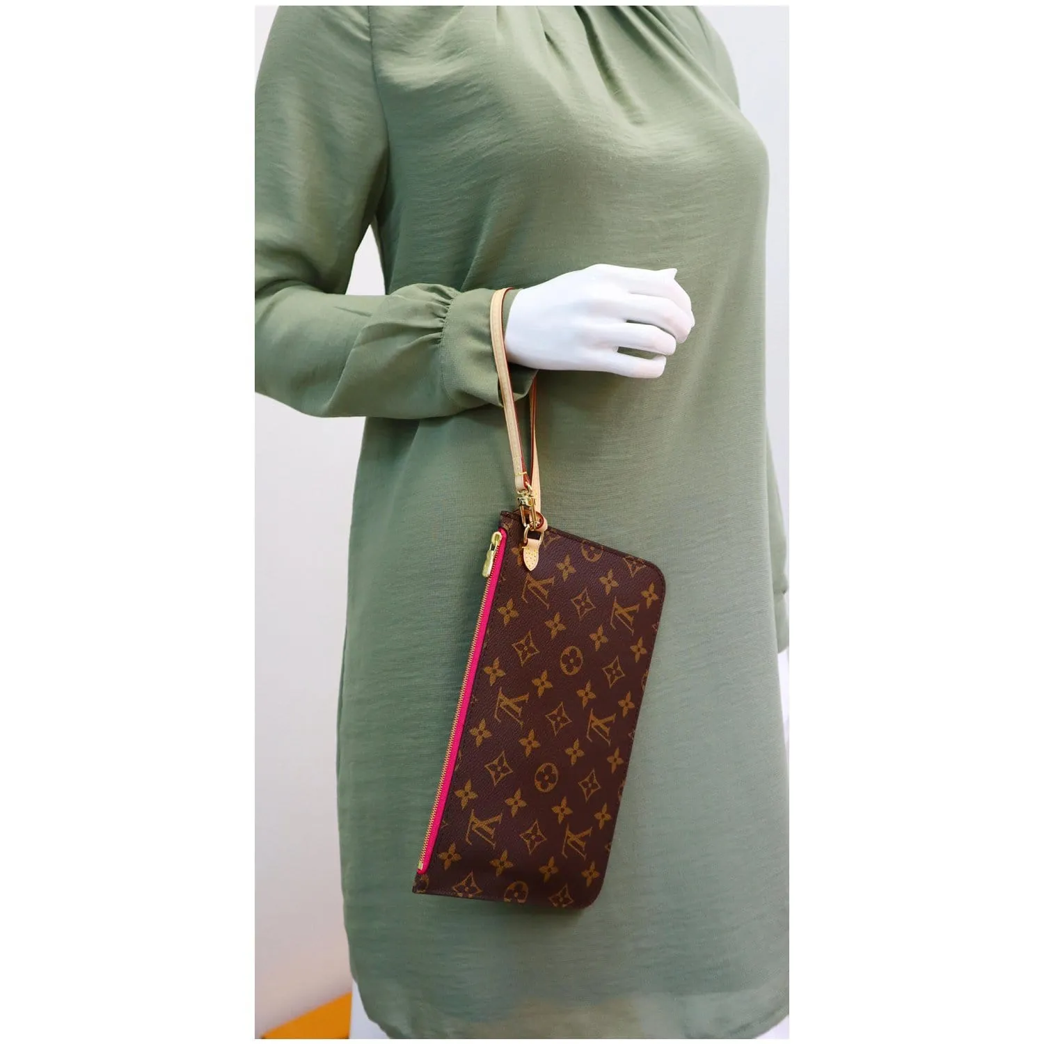 LOUIS VUITTON Pochette Wristlet Pouch Monogram Canvas Neverfull MM Fuchsia