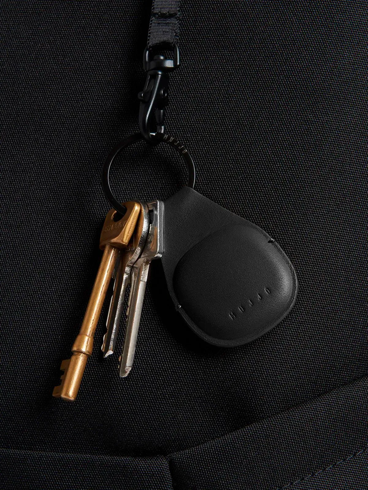 Mujjo Canopy AirTag Keychain