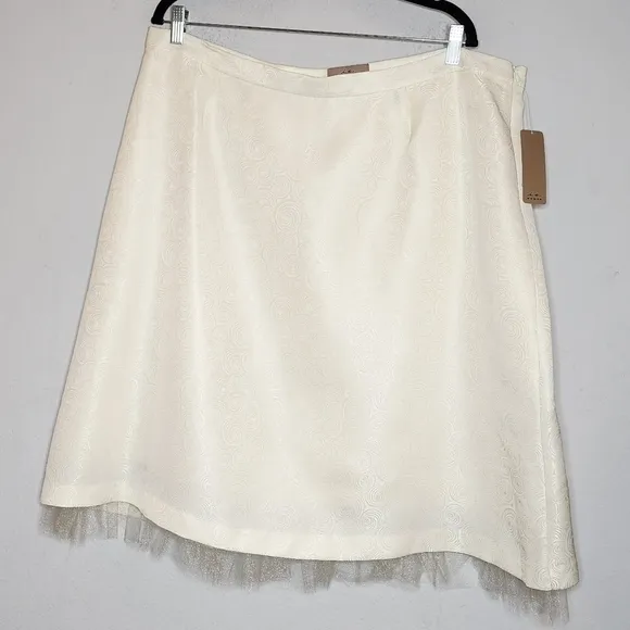 NWT i.e woman ivory mesh skirt