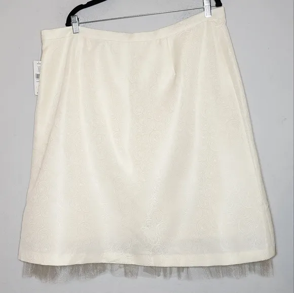 NWT i.e woman ivory mesh skirt