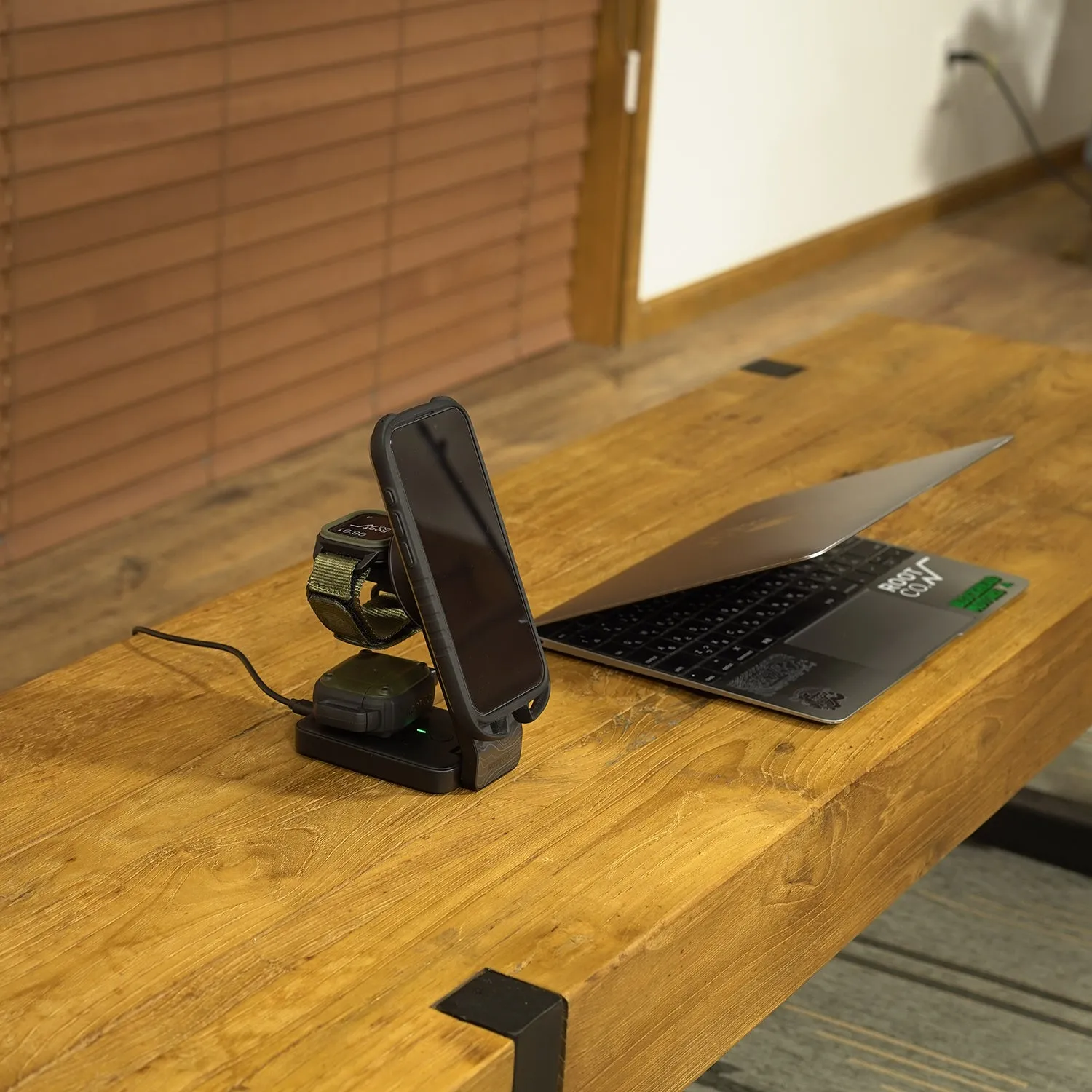 ROOT CO. | ルート　PLAY EZ Fold - 3 in 1 Mag Safe Charging Station (ブラック)