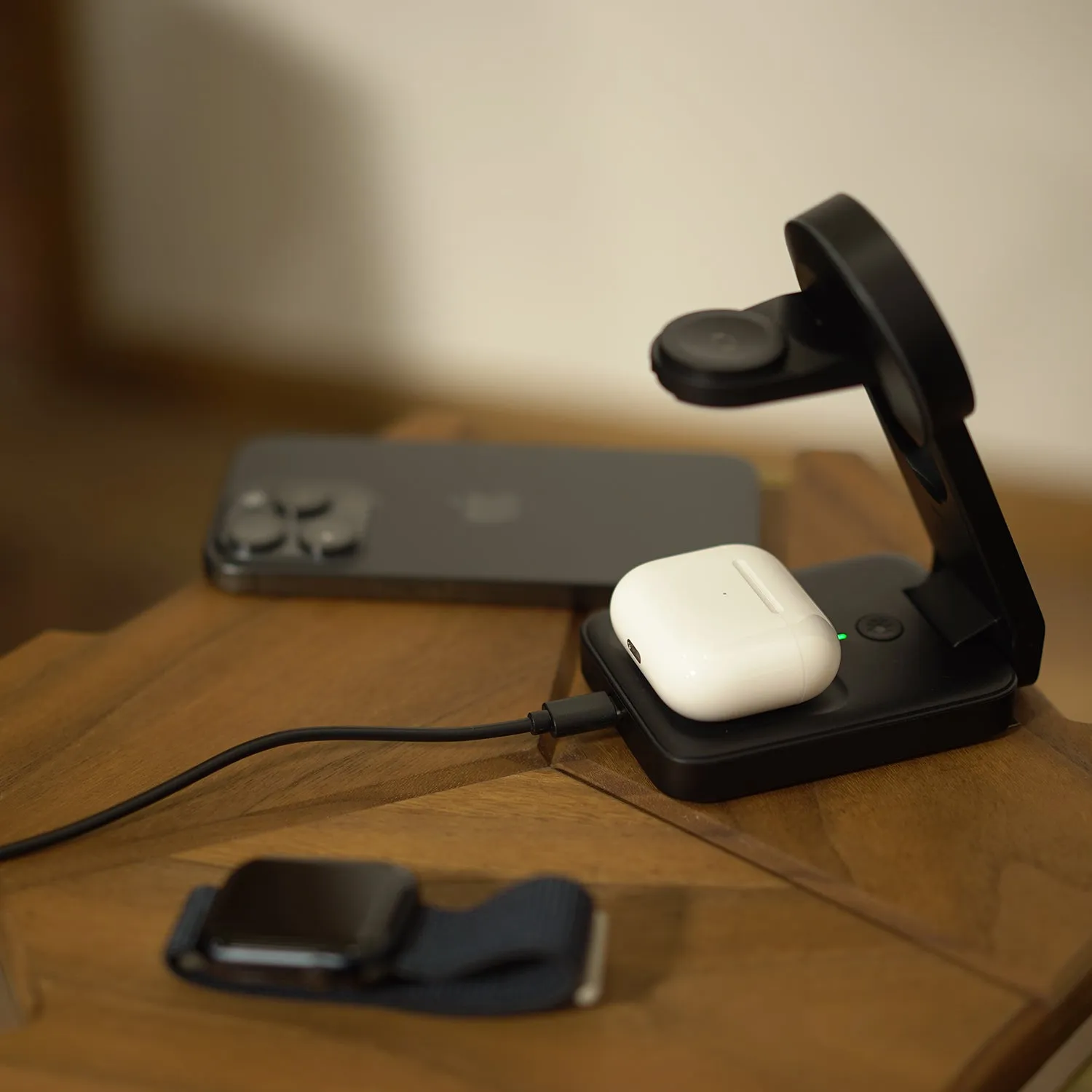 ROOT CO. | ルート　PLAY EZ Fold - 3 in 1 Mag Safe Charging Station (ブラック)