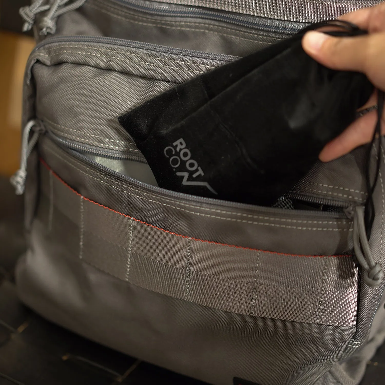 ROOT CO. | ルート　PLAY EZ Fold - 3 in 1 Mag Safe Charging Station (ブラック)