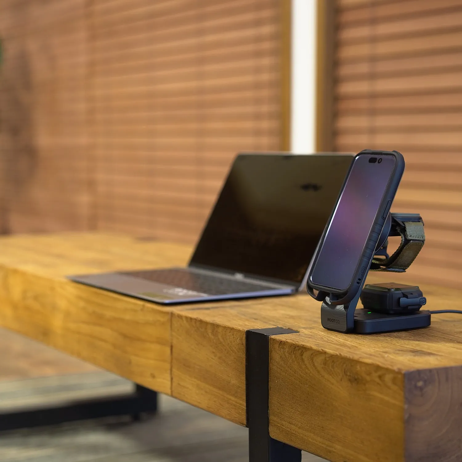 ROOT CO. | ルート　PLAY EZ Fold - 3 in 1 Mag Safe Charging Station (ブラック)
