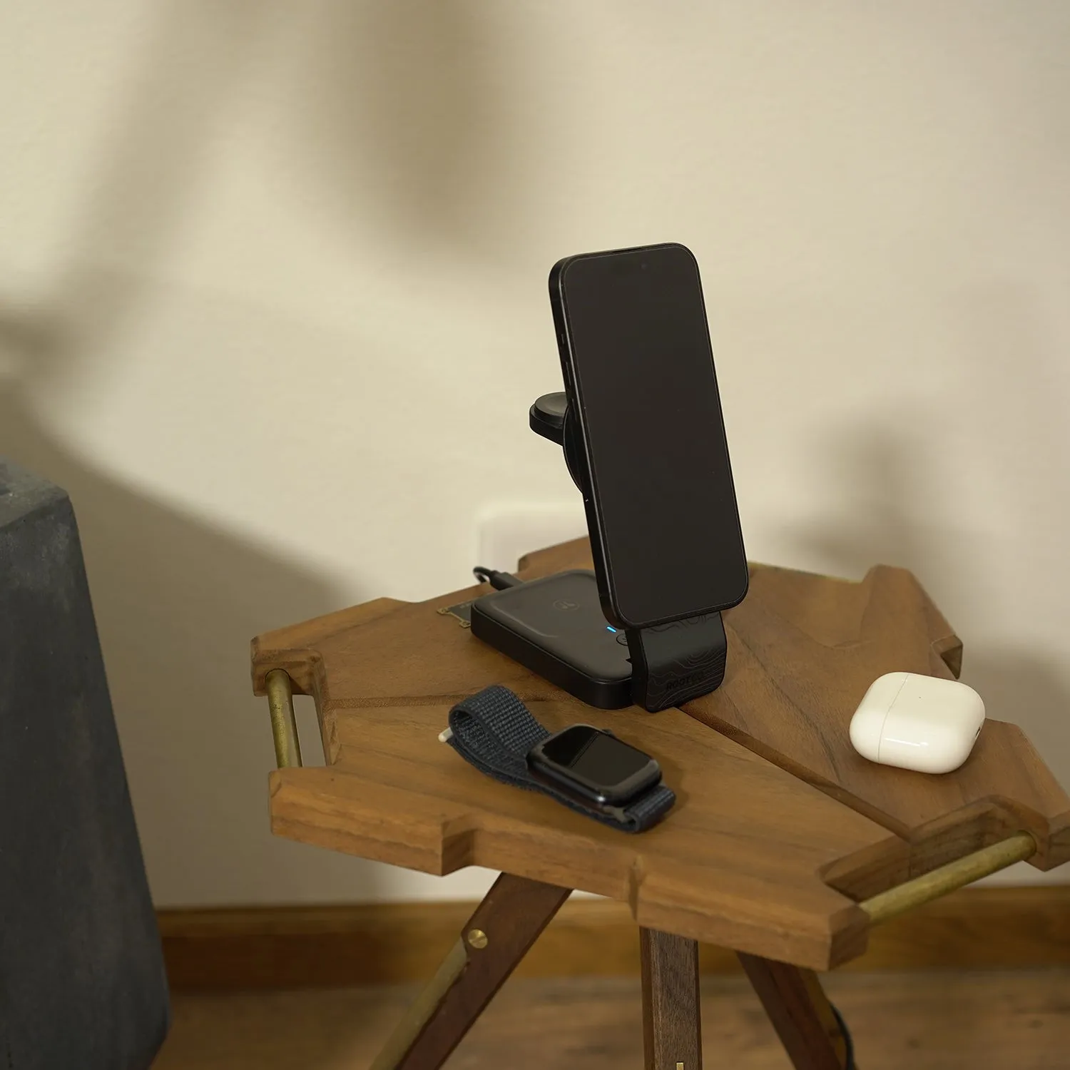ROOT CO. | ルート　PLAY EZ Fold - 3 in 1 Mag Safe Charging Station (ブラック)