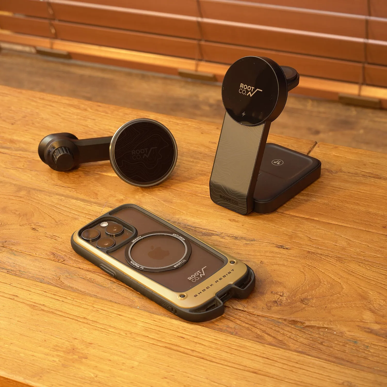 ROOT CO. | ルート　PLAY EZ1 MagSafe Wireless Car Charger(ブラック)