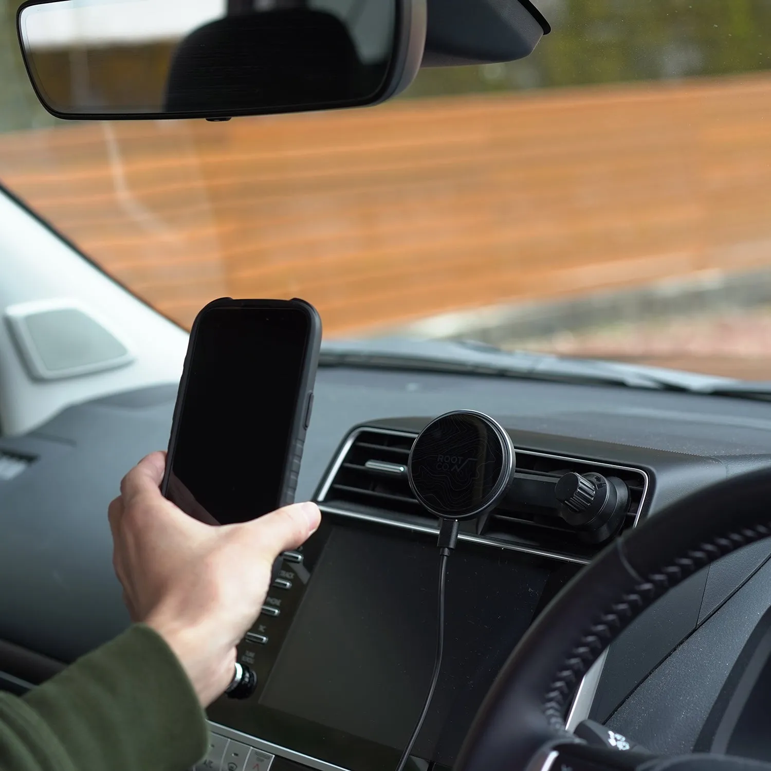 ROOT CO. | ルート　PLAY EZ1 MagSafe Wireless Car Charger(ブラック)