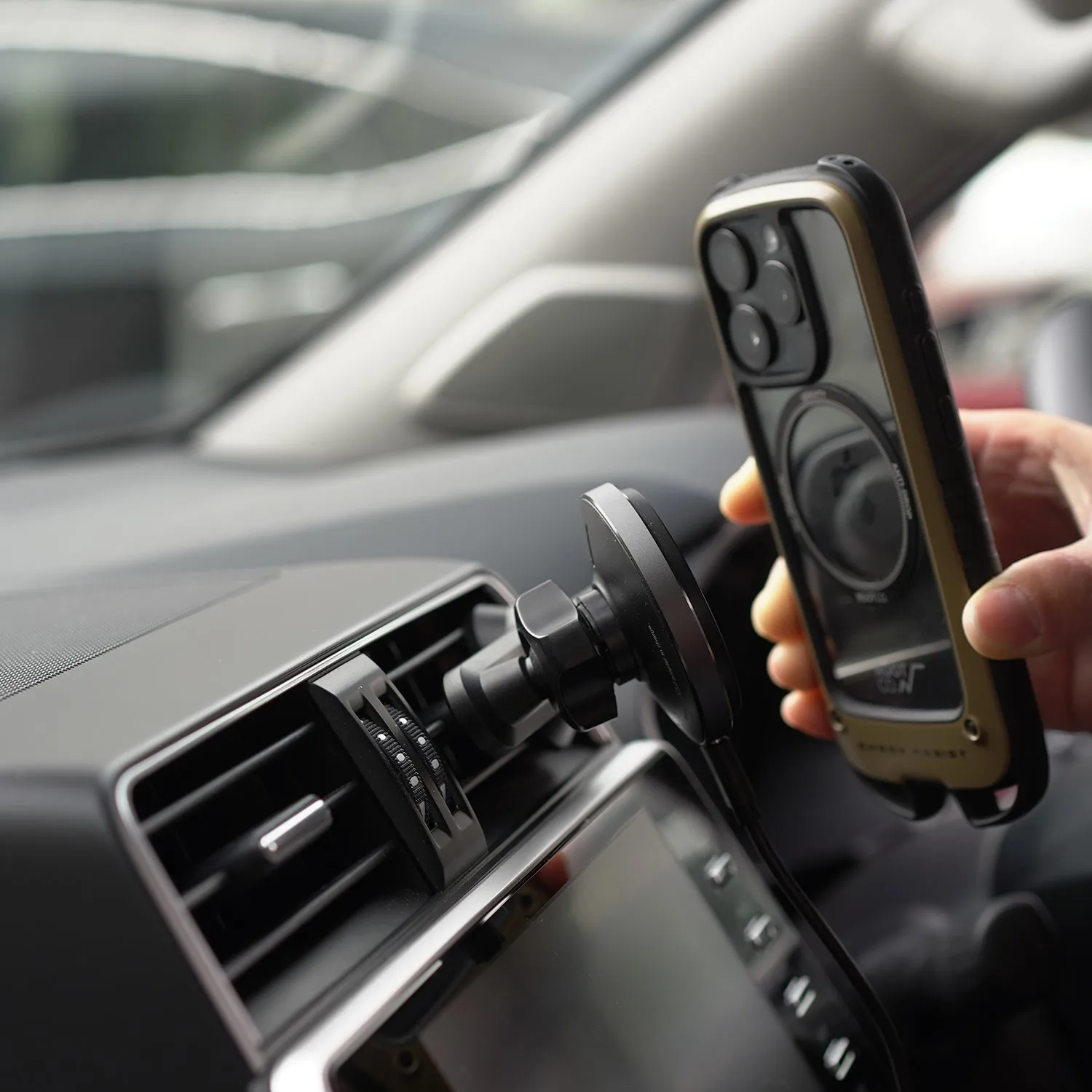 ROOT CO. | ルート　PLAY EZ1 MagSafe Wireless Car Charger(ブラック)