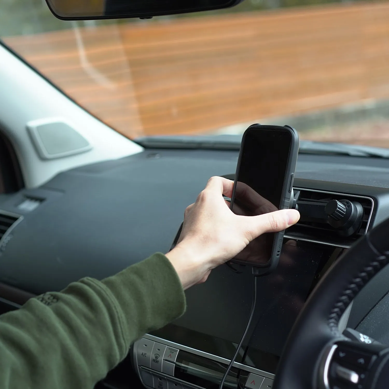 ROOT CO. | ルート　PLAY EZ1 MagSafe Wireless Car Charger(ブラック)