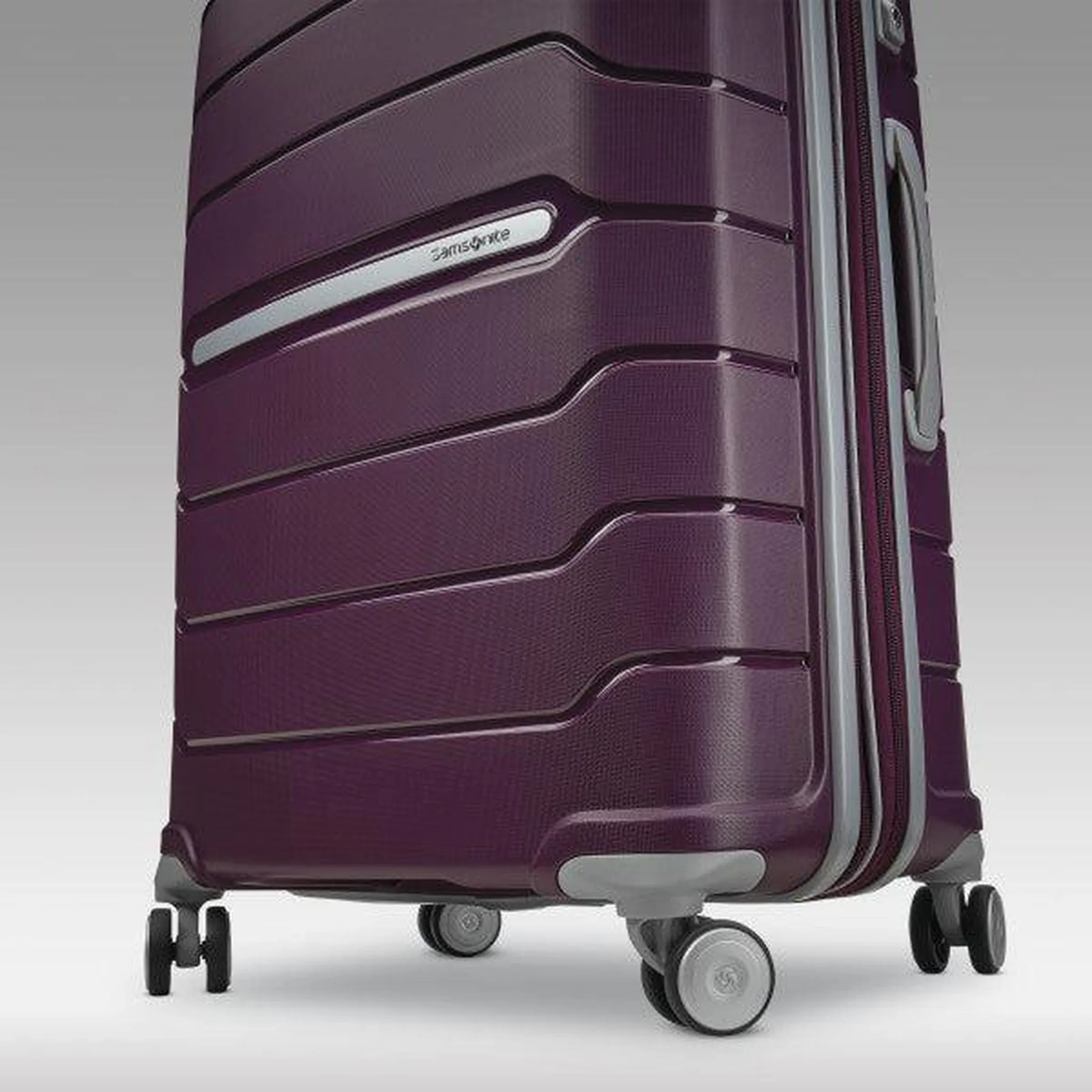 Samsonite Freeform 21" Carry-On Spinner