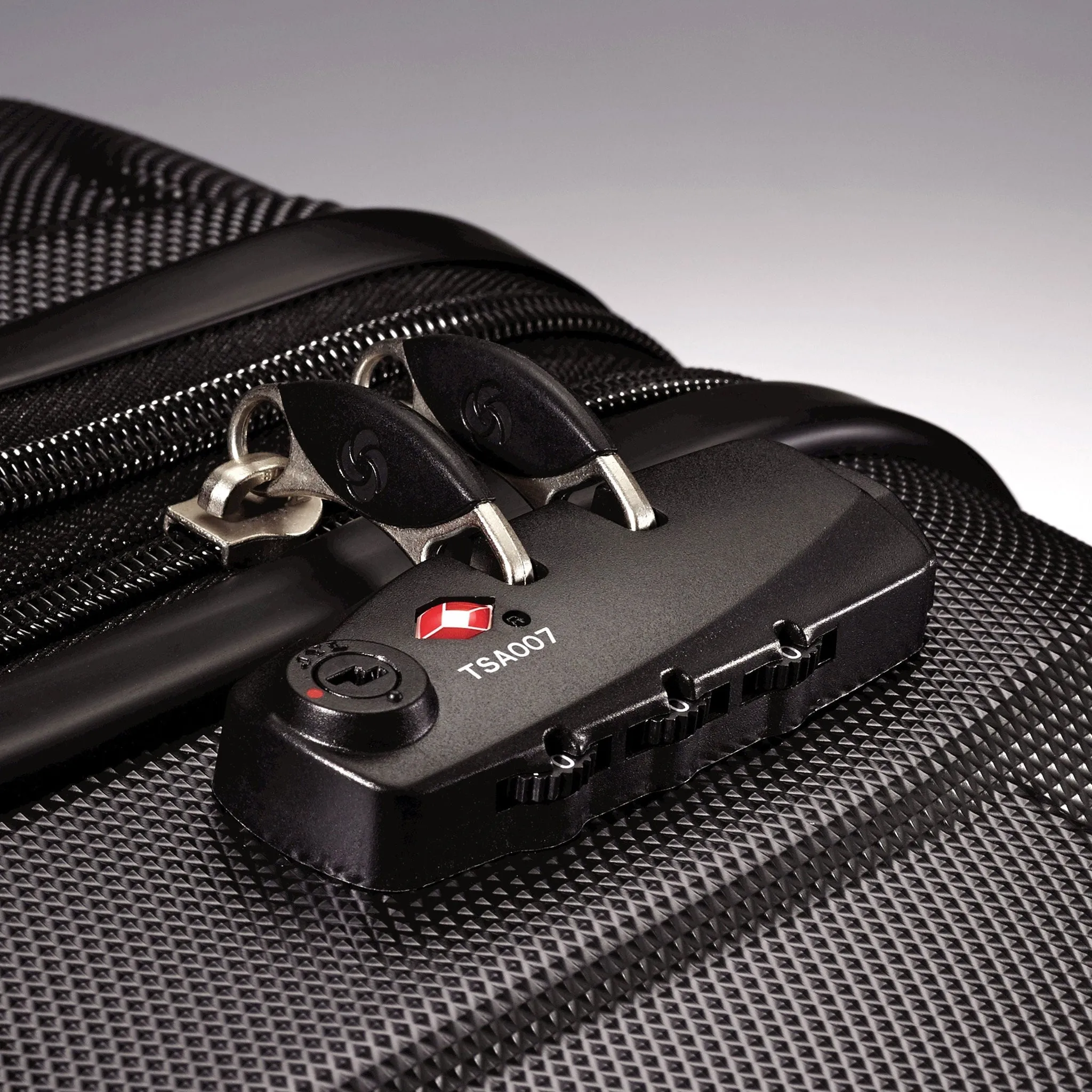 Samsonite Omni PC Hardside Spinner 20"