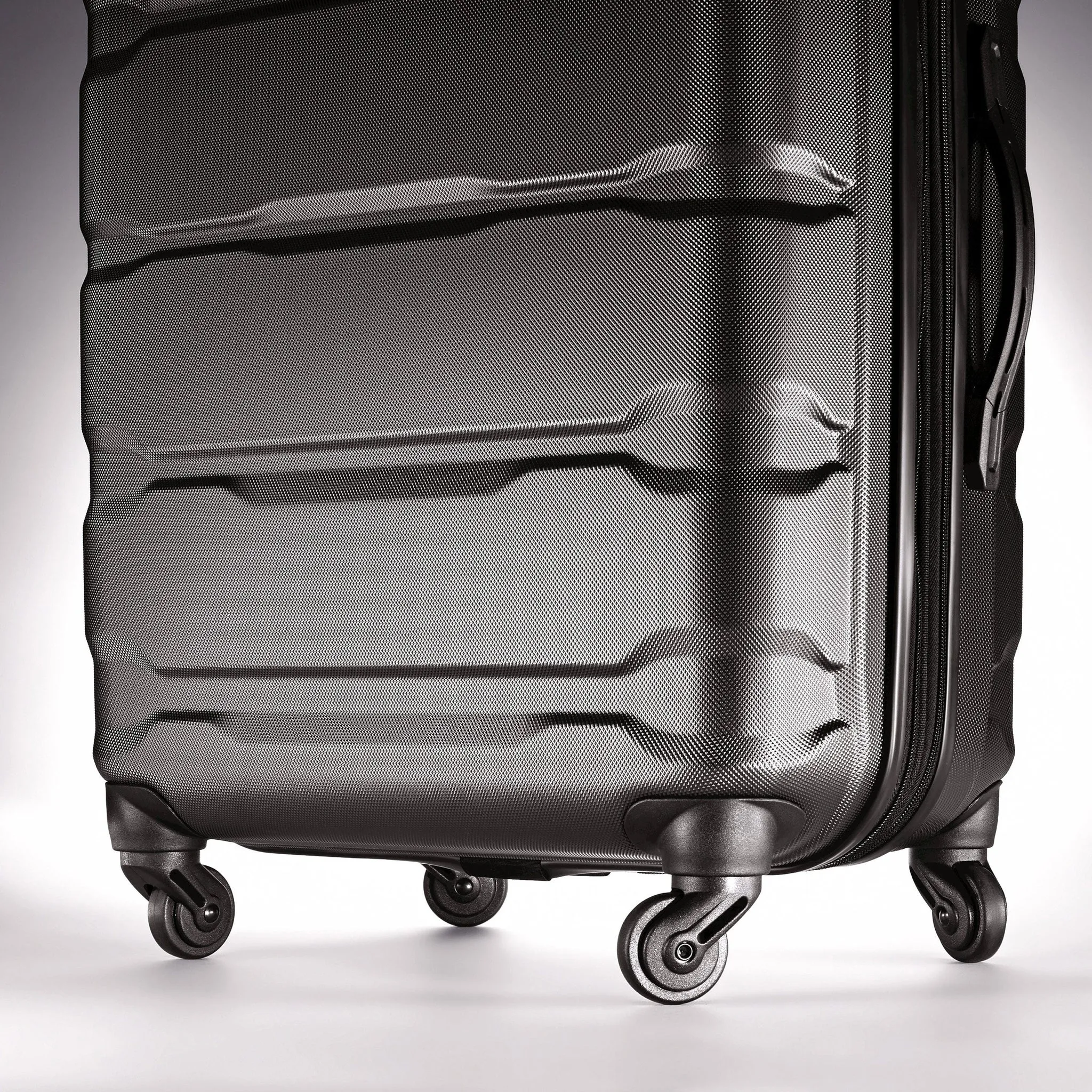 Samsonite Omni PC Hardside Spinner 20"