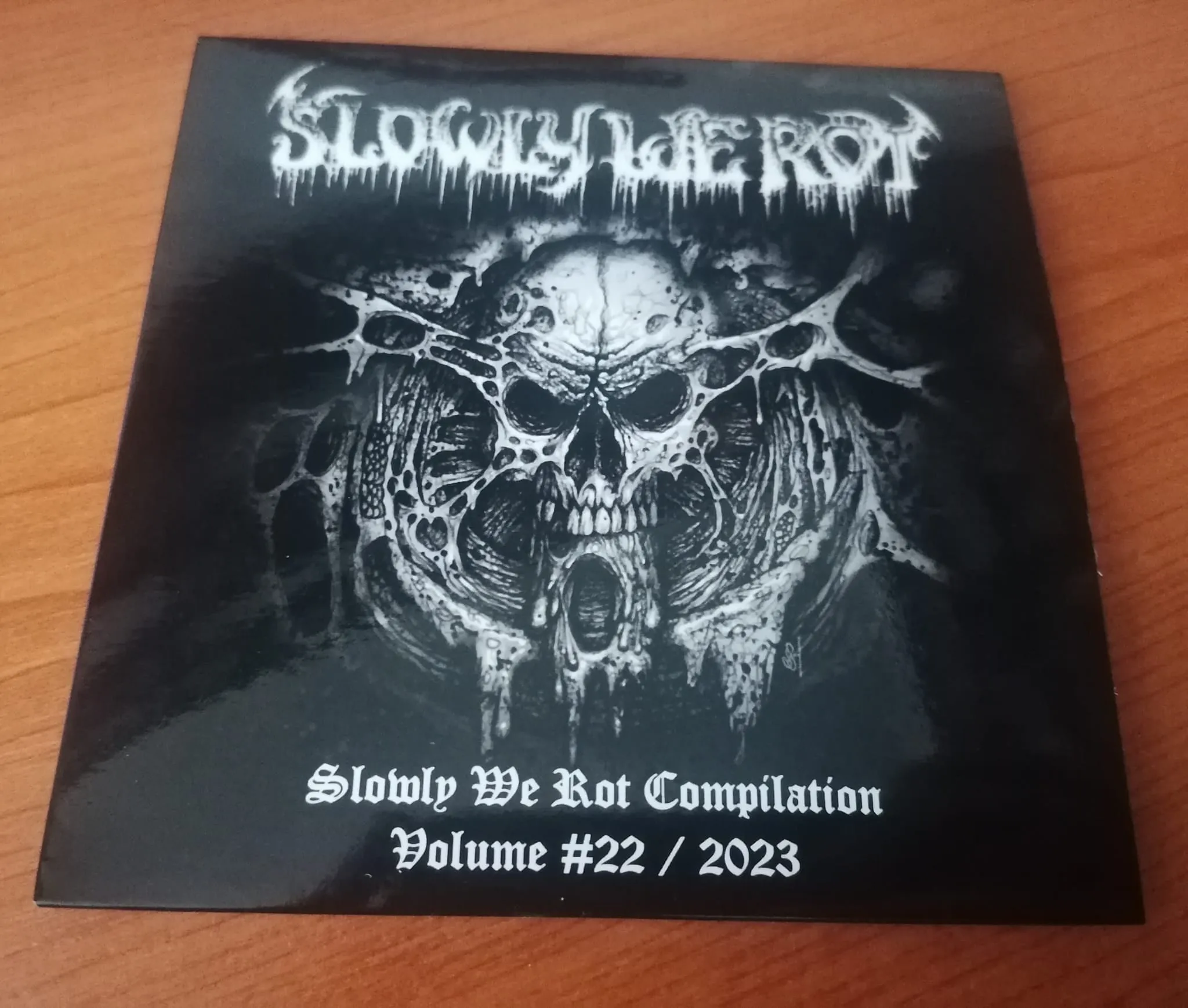SLOWLY WE ROT Zine #22   CD