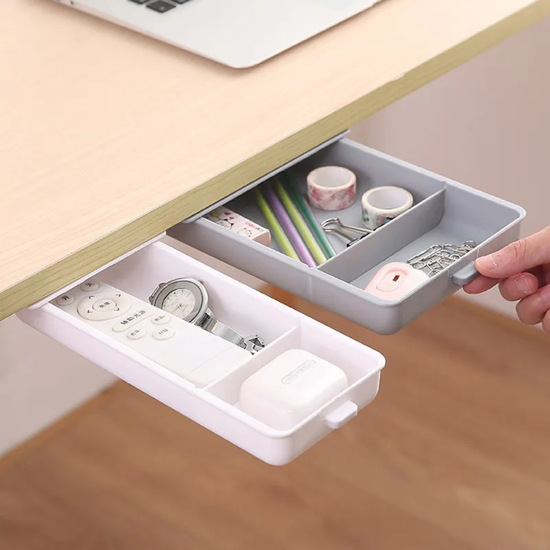 Sous le tiroir de rangement du bureau