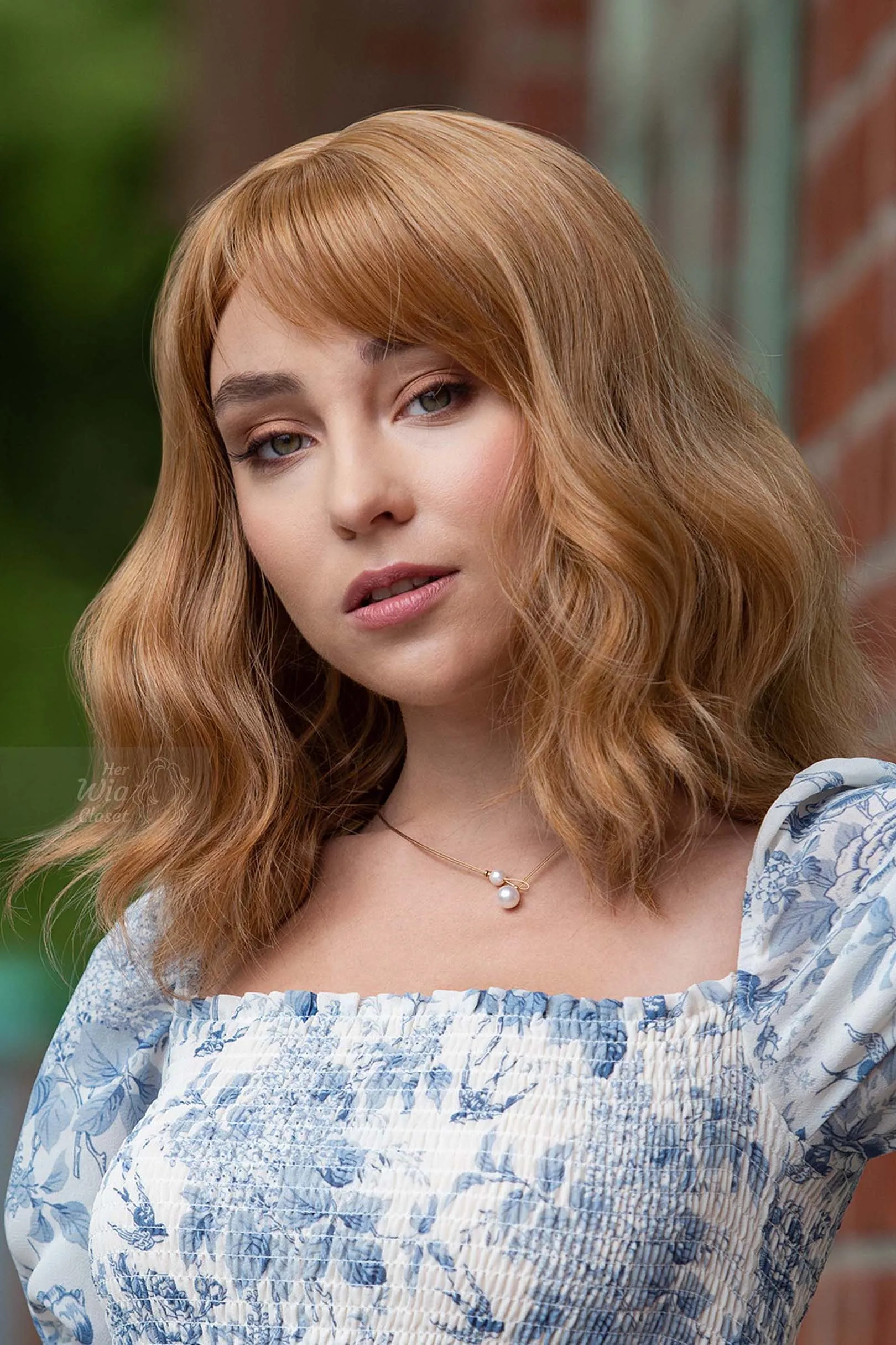 Strawberry Blonde Wavy Synthetic Wig with Bangs Beth Dutton Cosplay Wig Avery