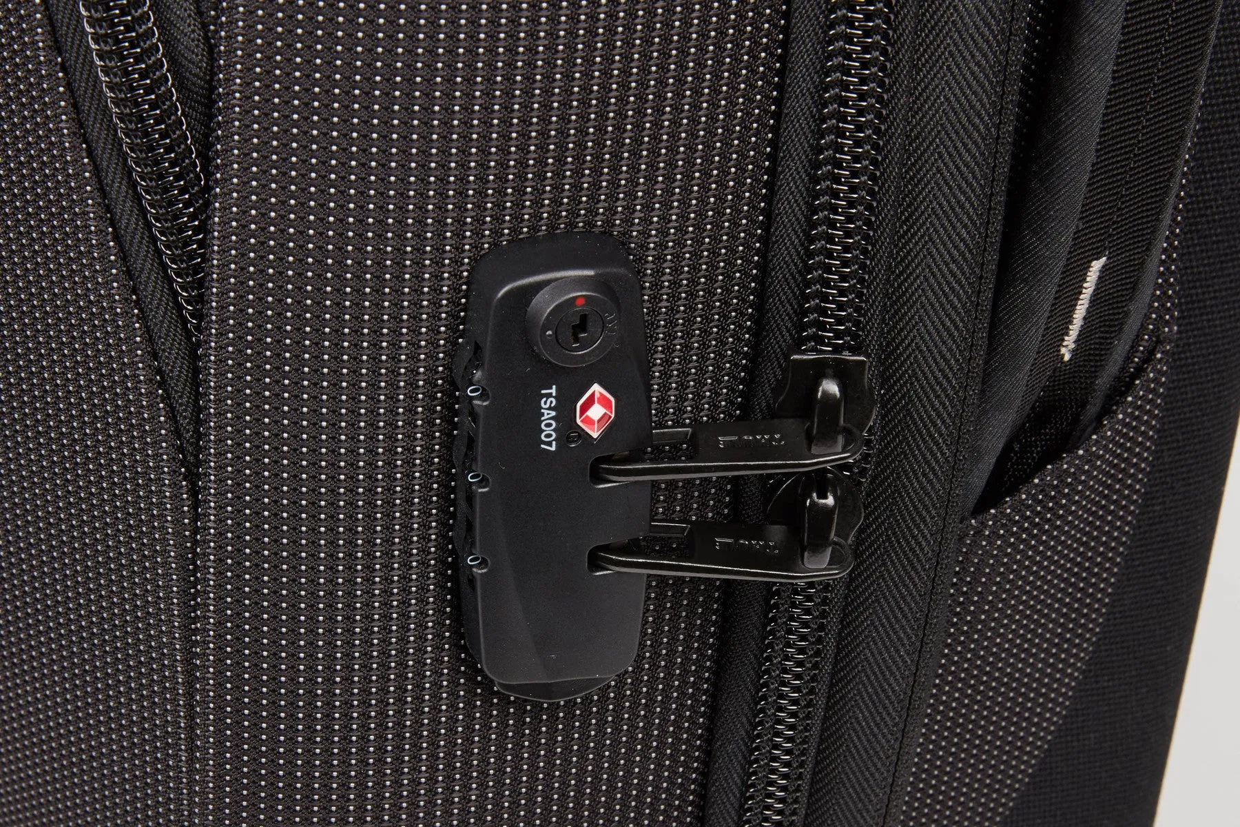 Thule Crossover 2 Carry-On Spinner Black