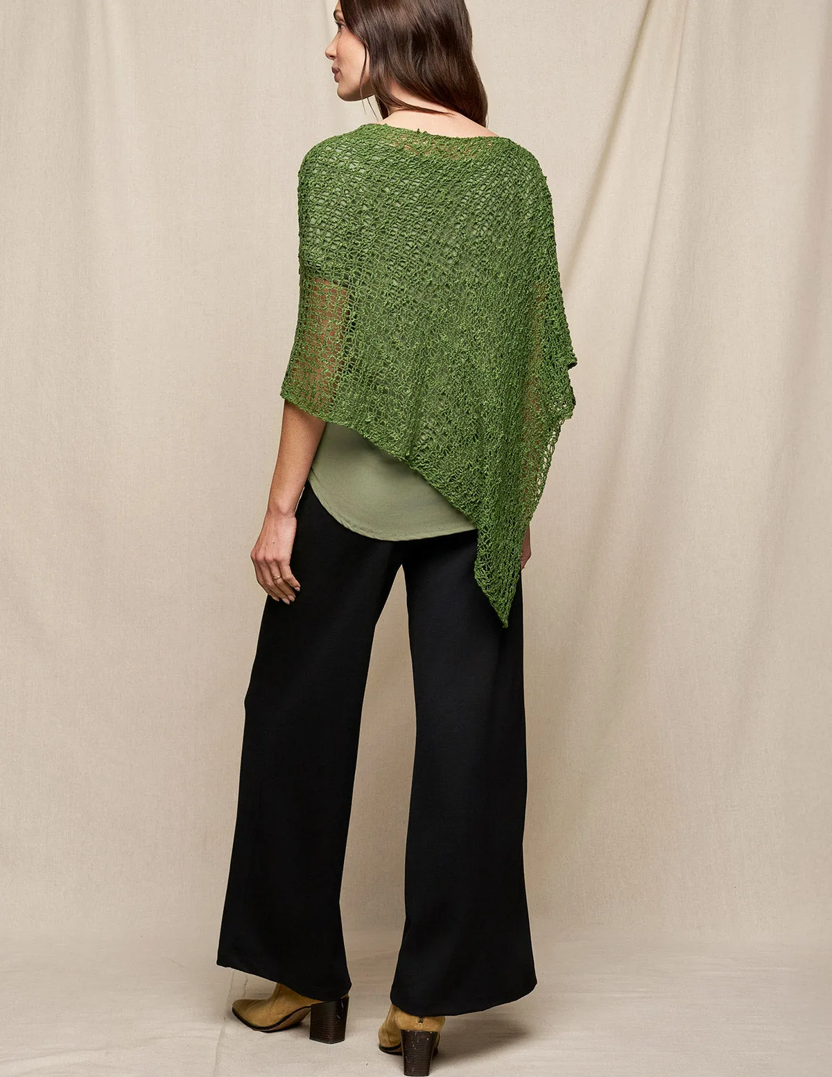 Verdant Flow: Earthy Elegance in Relaxed Layers